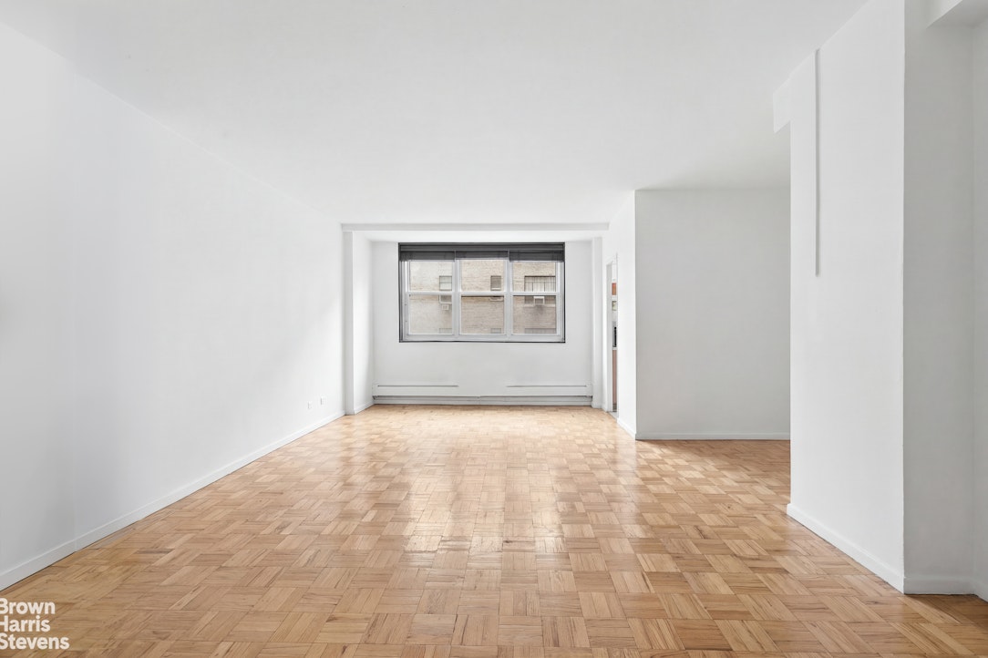 63 E 9TH Street 4D