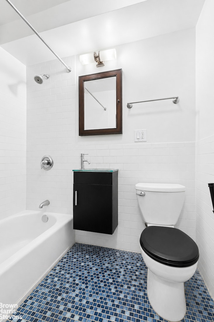63 E 9TH Street 4D
