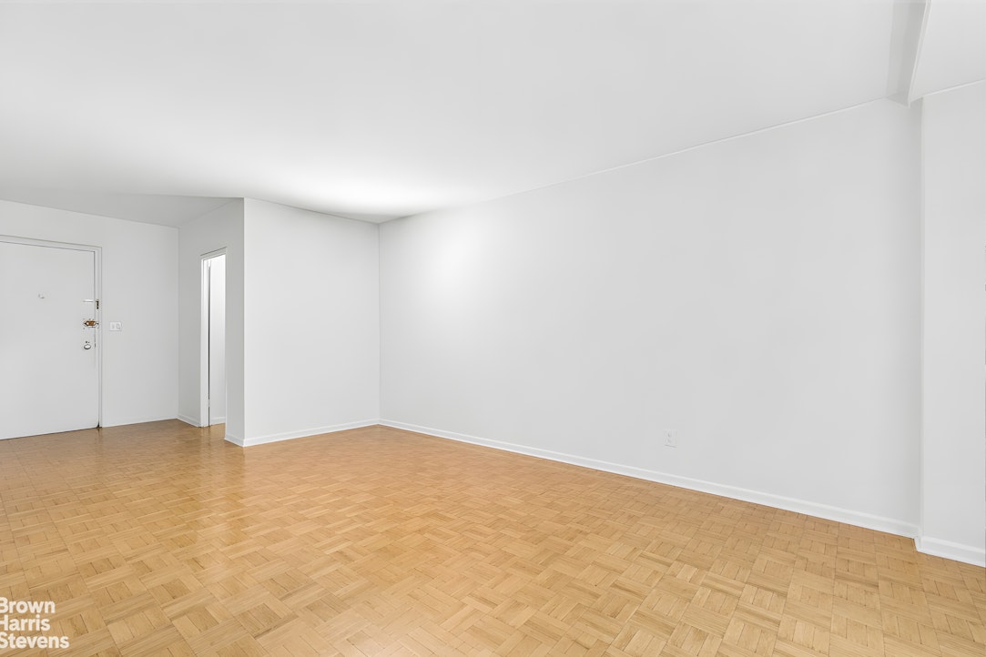 63 E 9TH Street 4D