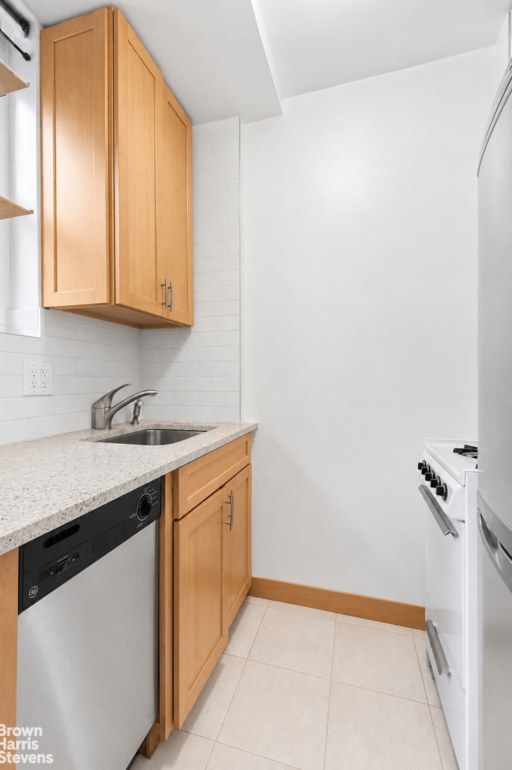 63 E 9TH Street 4D