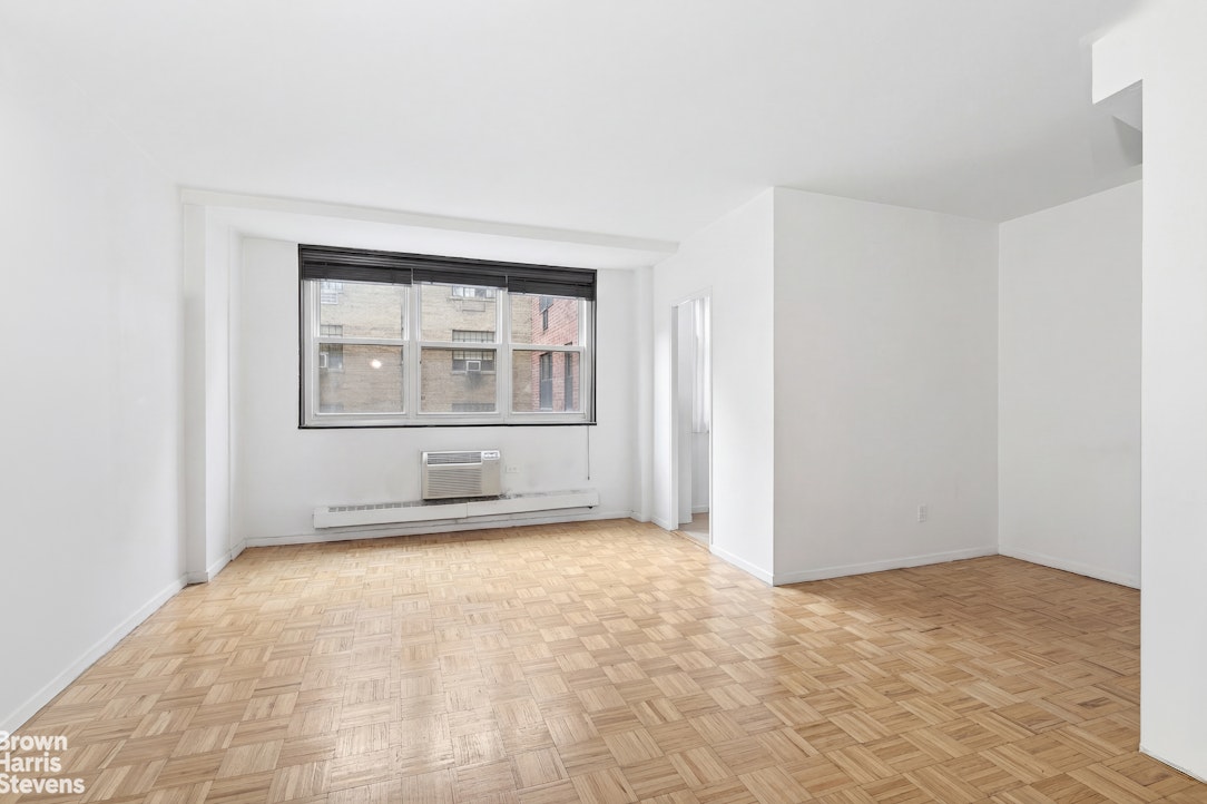 63 E 9TH Street 4D