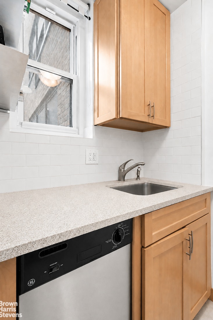 63 E 9TH Street 4D
