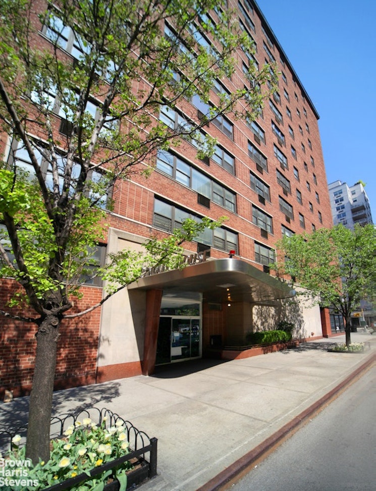 63 E 9TH Street 4D