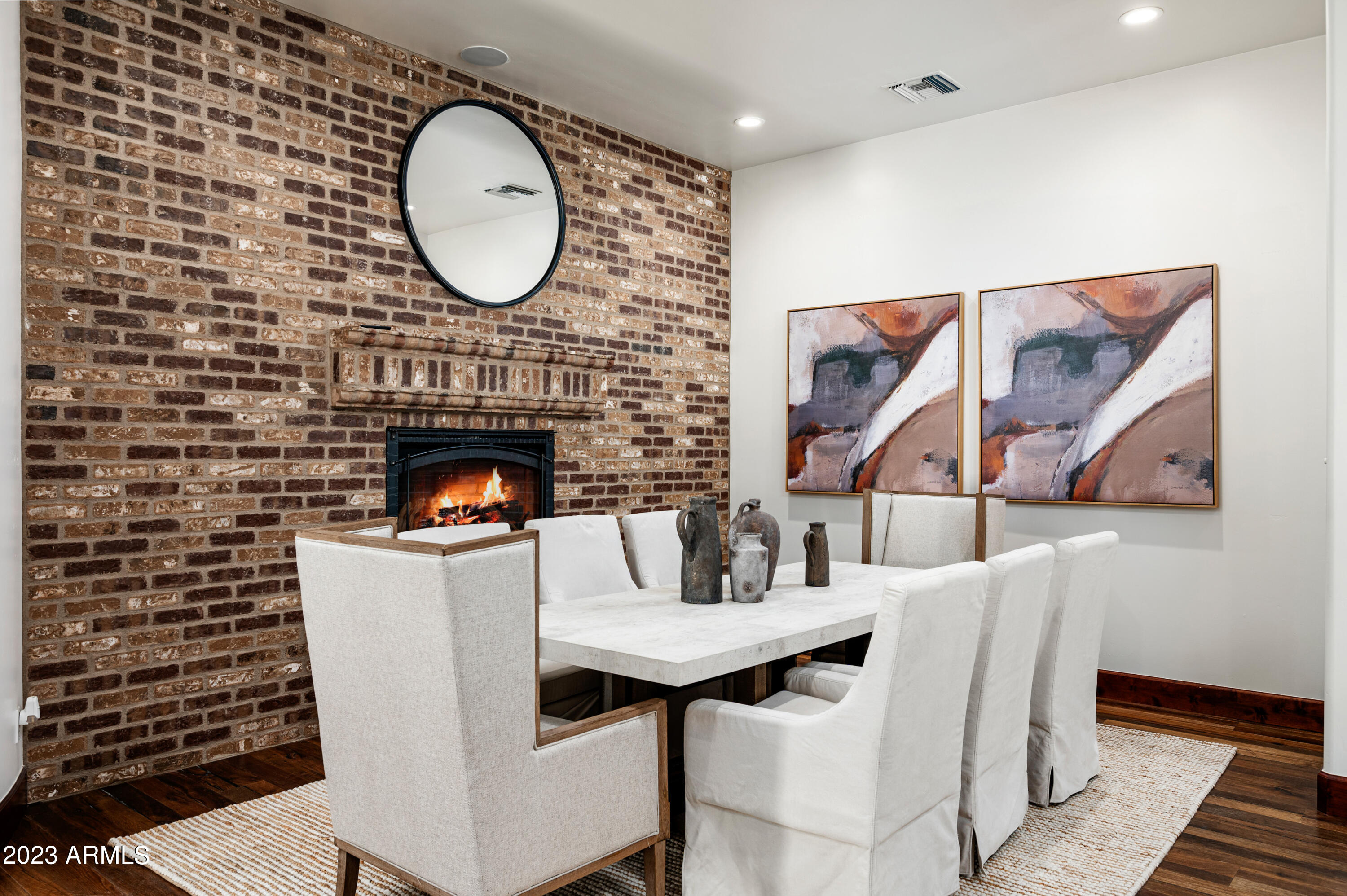 2026 E AVENIDA DEL VALLE Court