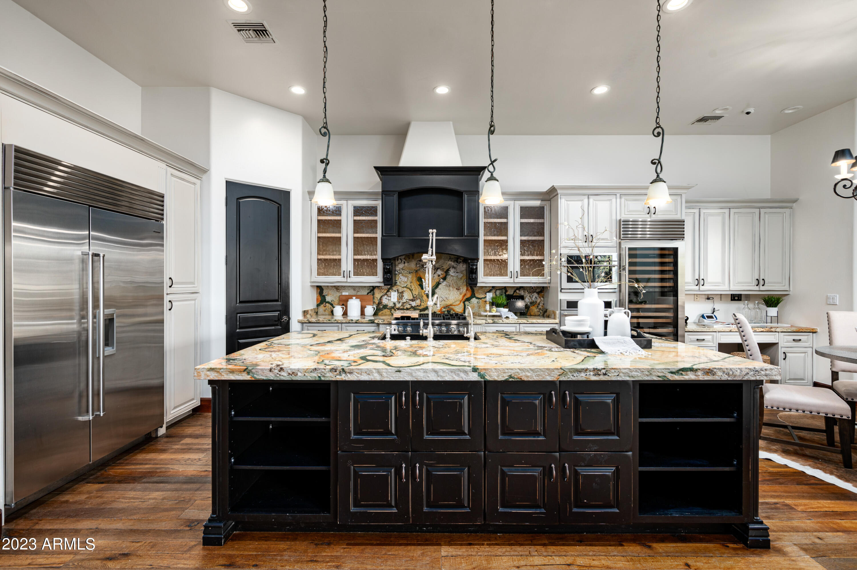 2026 E AVENIDA DEL VALLE Court