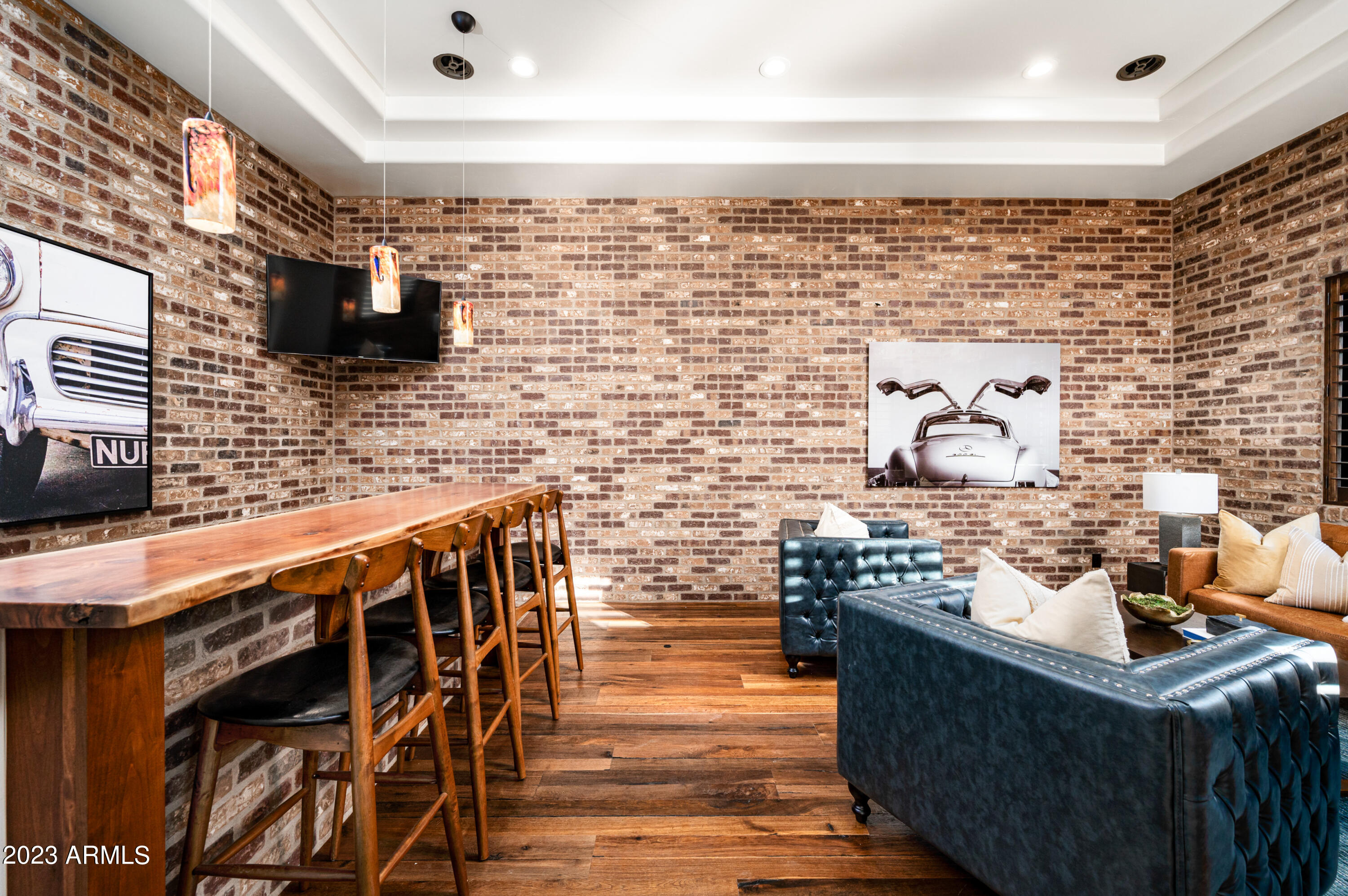 2026 E AVENIDA DEL VALLE Court