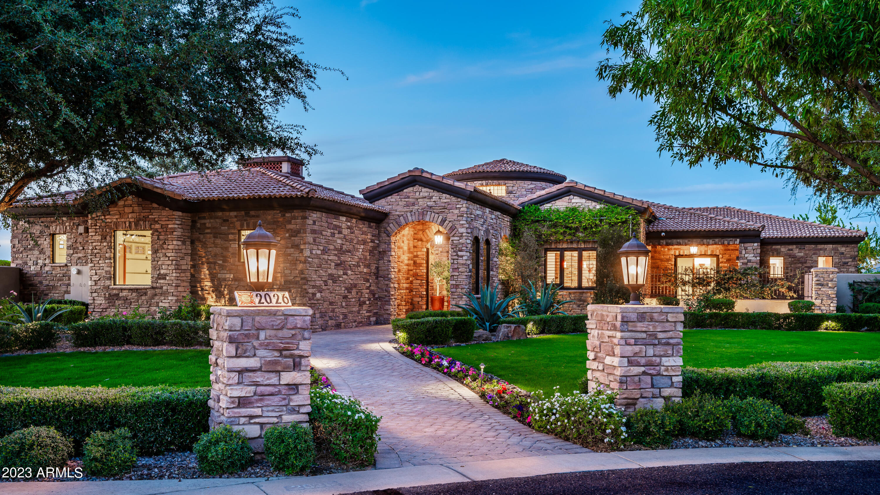 2026 E AVENIDA DEL VALLE Court