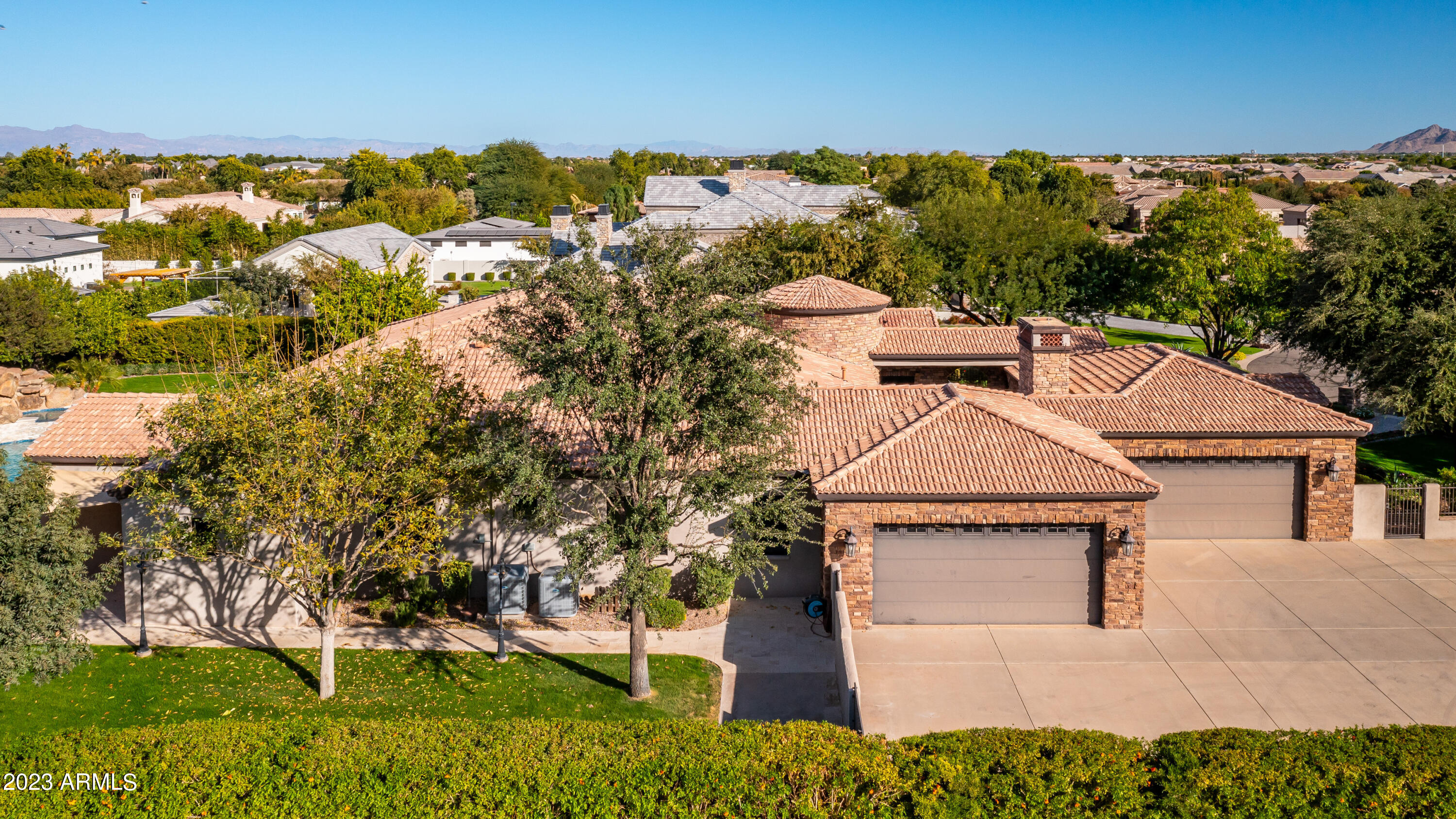 2026 E AVENIDA DEL VALLE Court