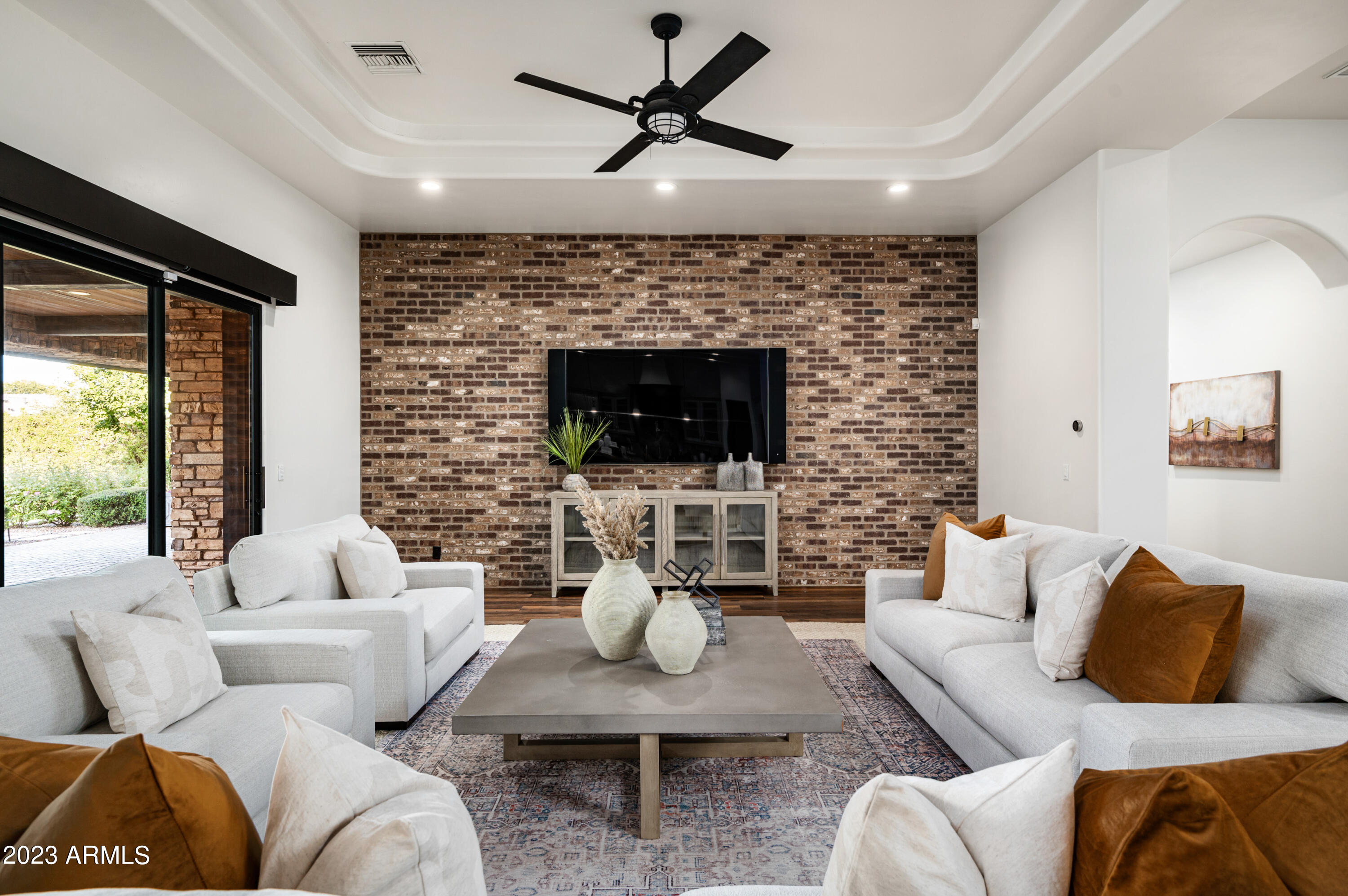 2026 E AVENIDA DEL VALLE Court