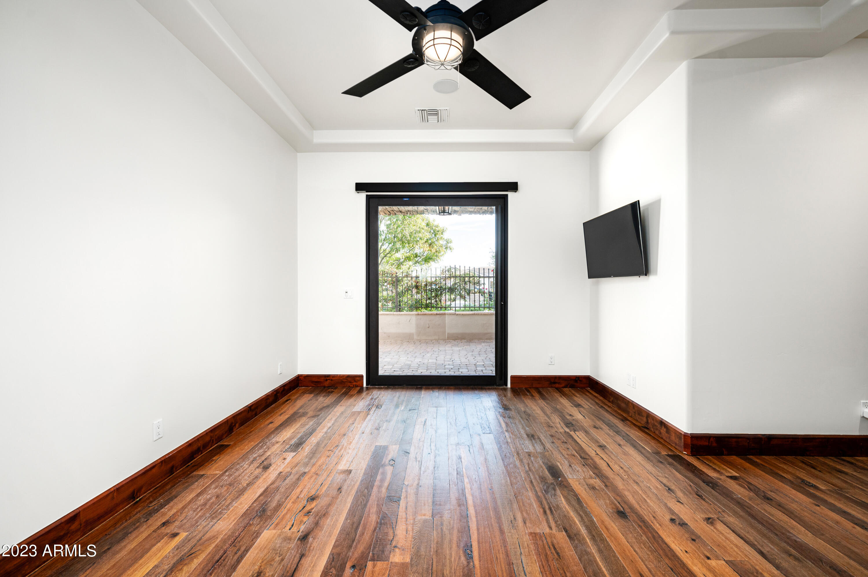 2026 E AVENIDA DEL VALLE Court