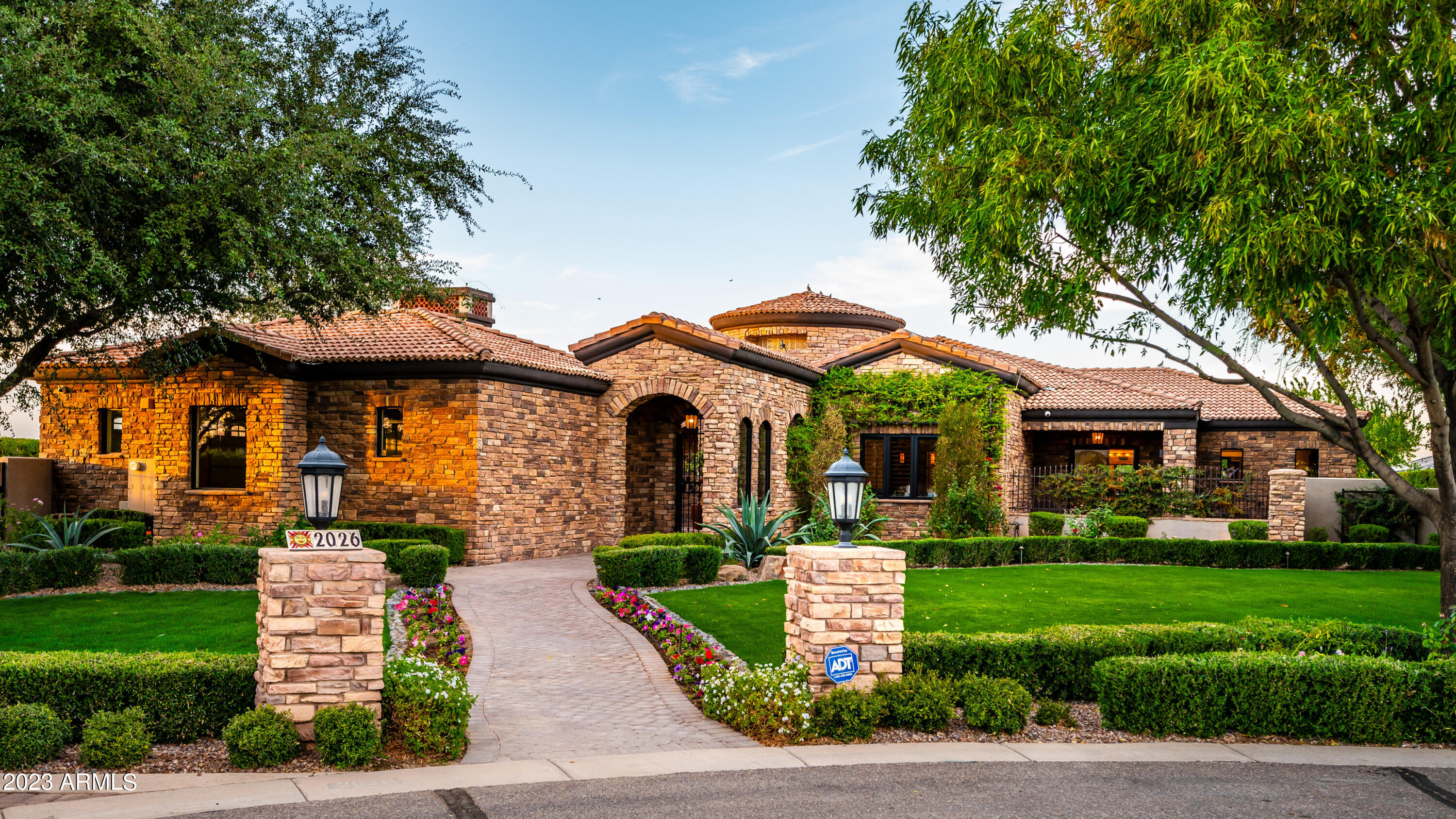 2026 E AVENIDA DEL VALLE Court