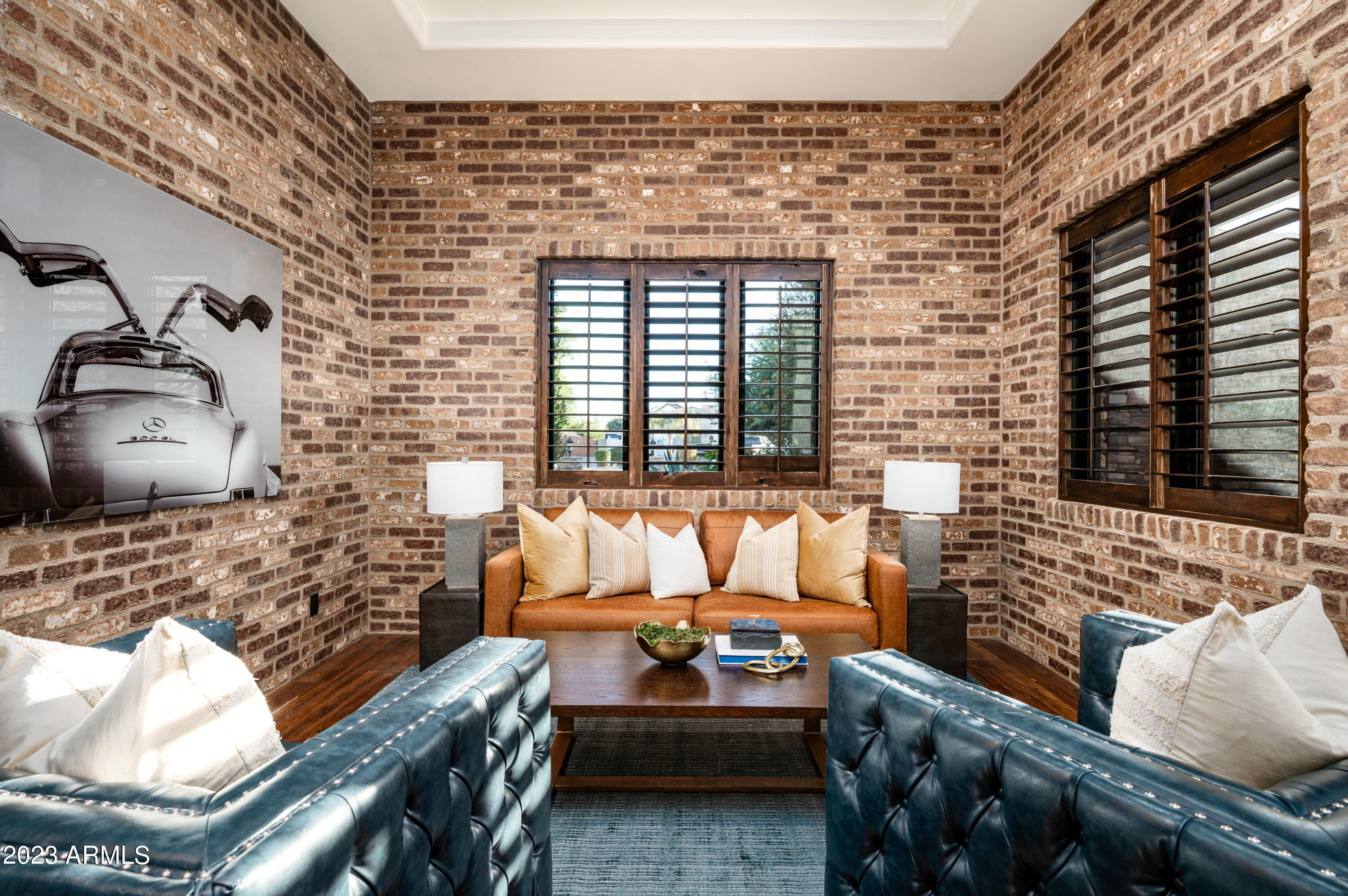 2026 E AVENIDA DEL VALLE Court