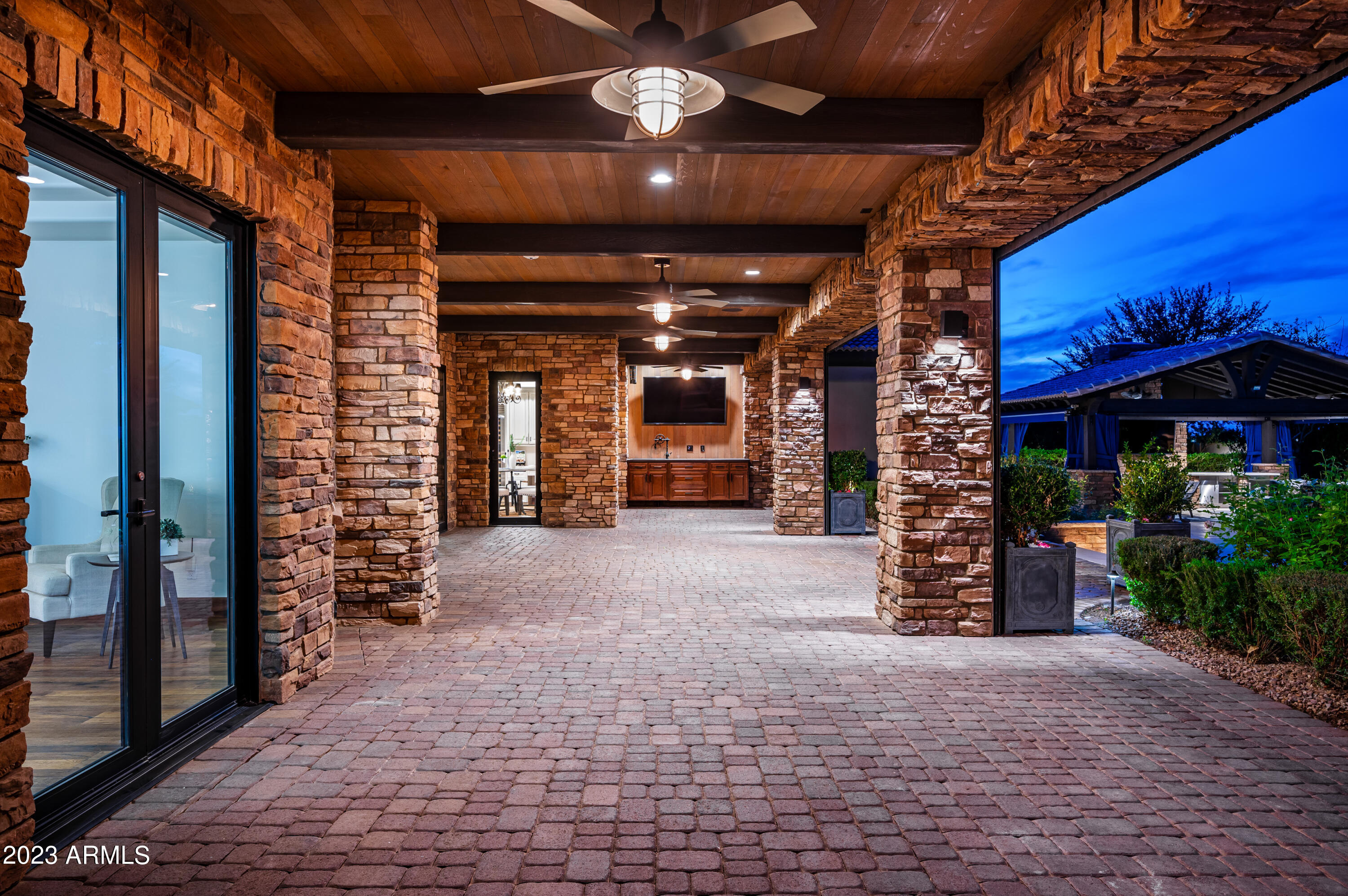 2026 E AVENIDA DEL VALLE Court