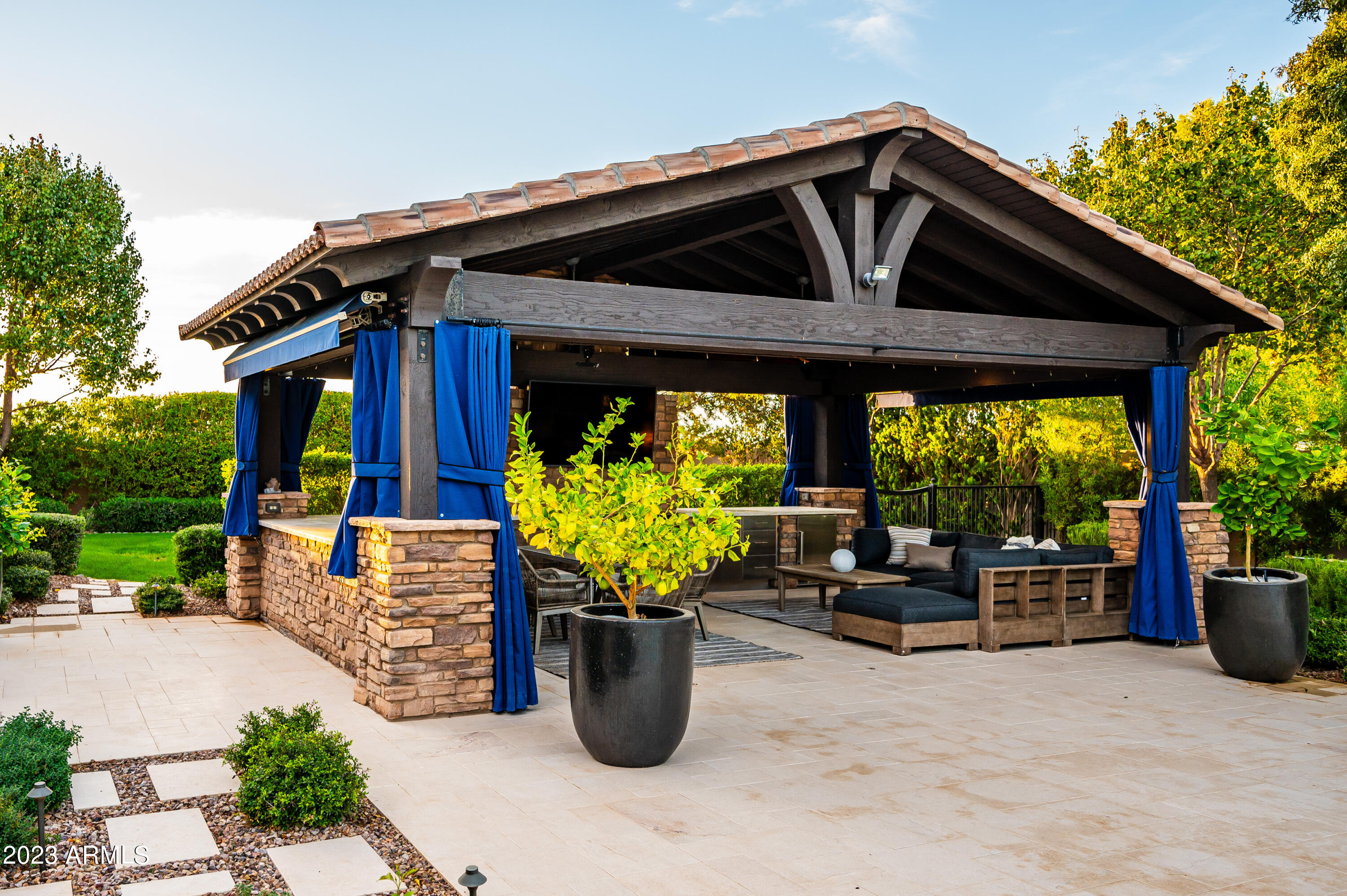 2026 E AVENIDA DEL VALLE Court