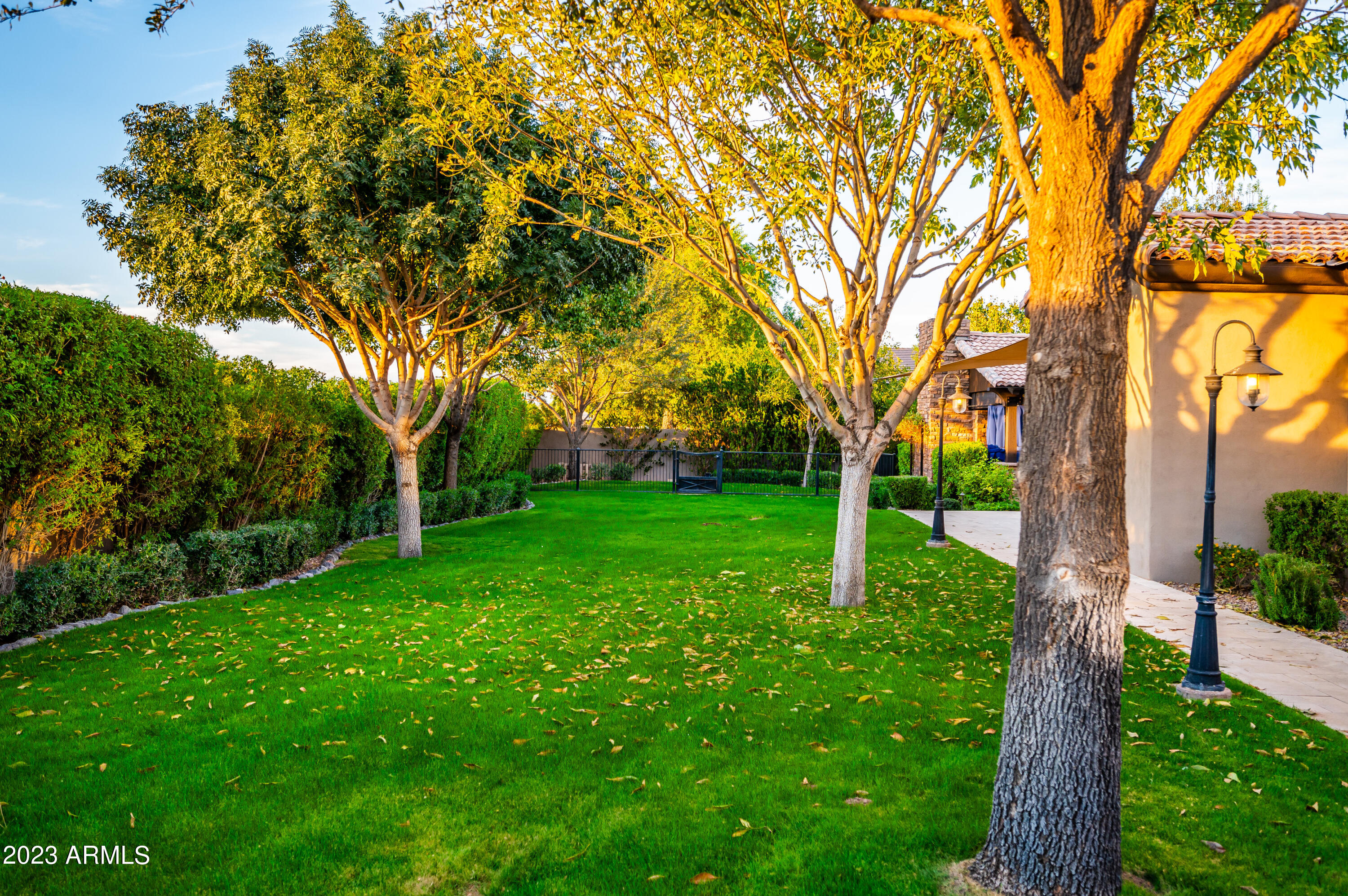 2026 E AVENIDA DEL VALLE Court