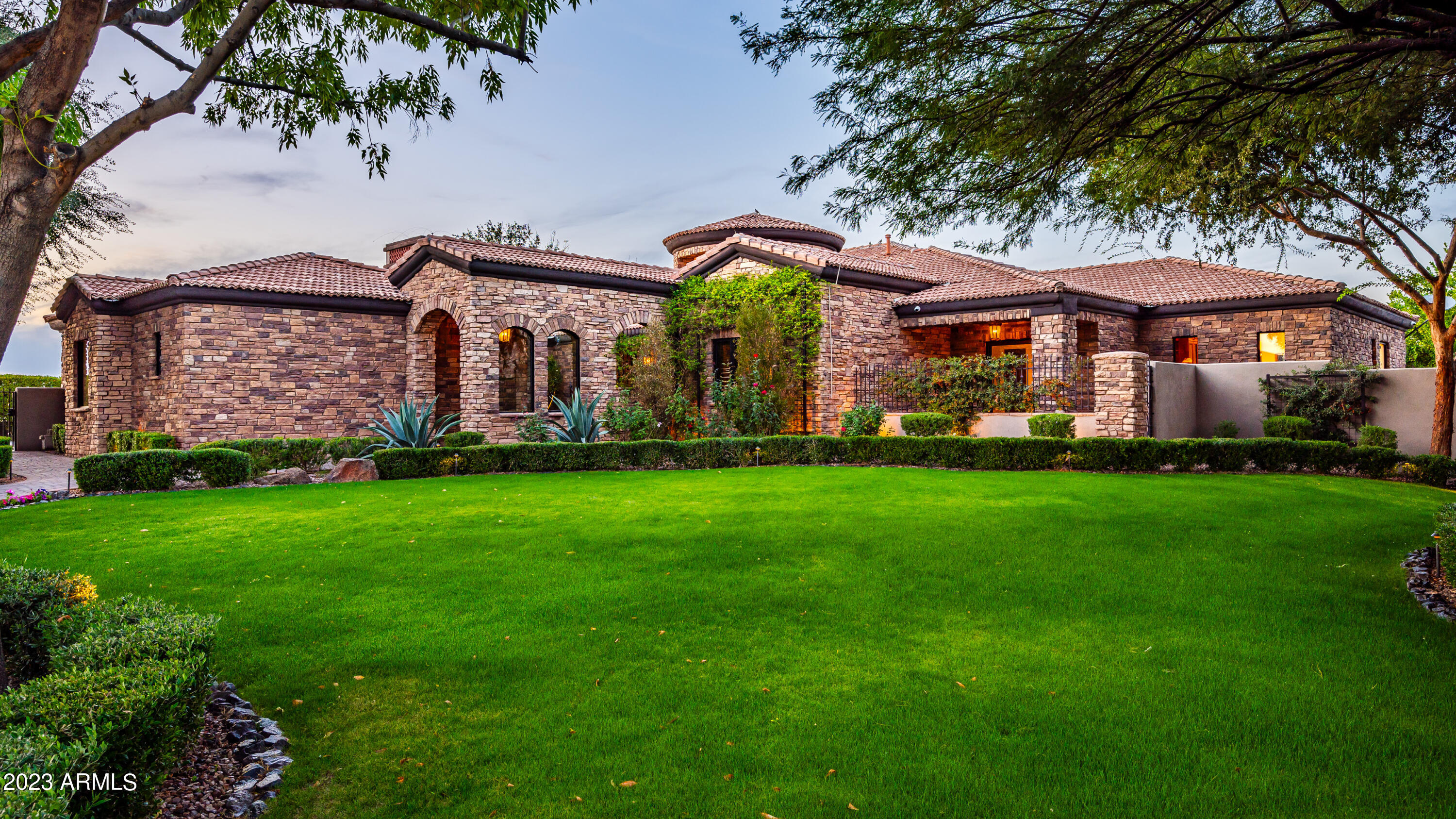 2026 E AVENIDA DEL VALLE Court