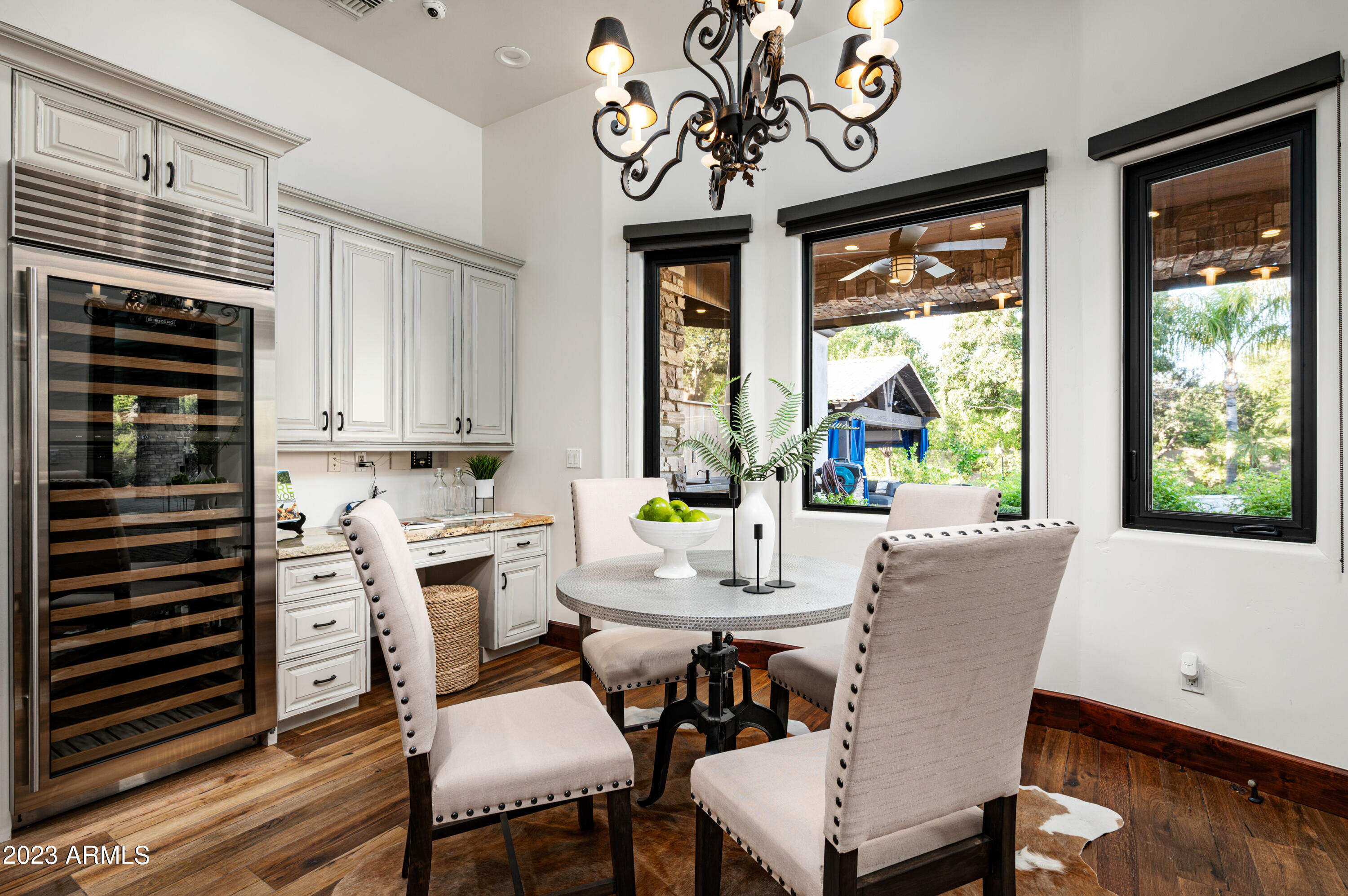 2026 E AVENIDA DEL VALLE Court