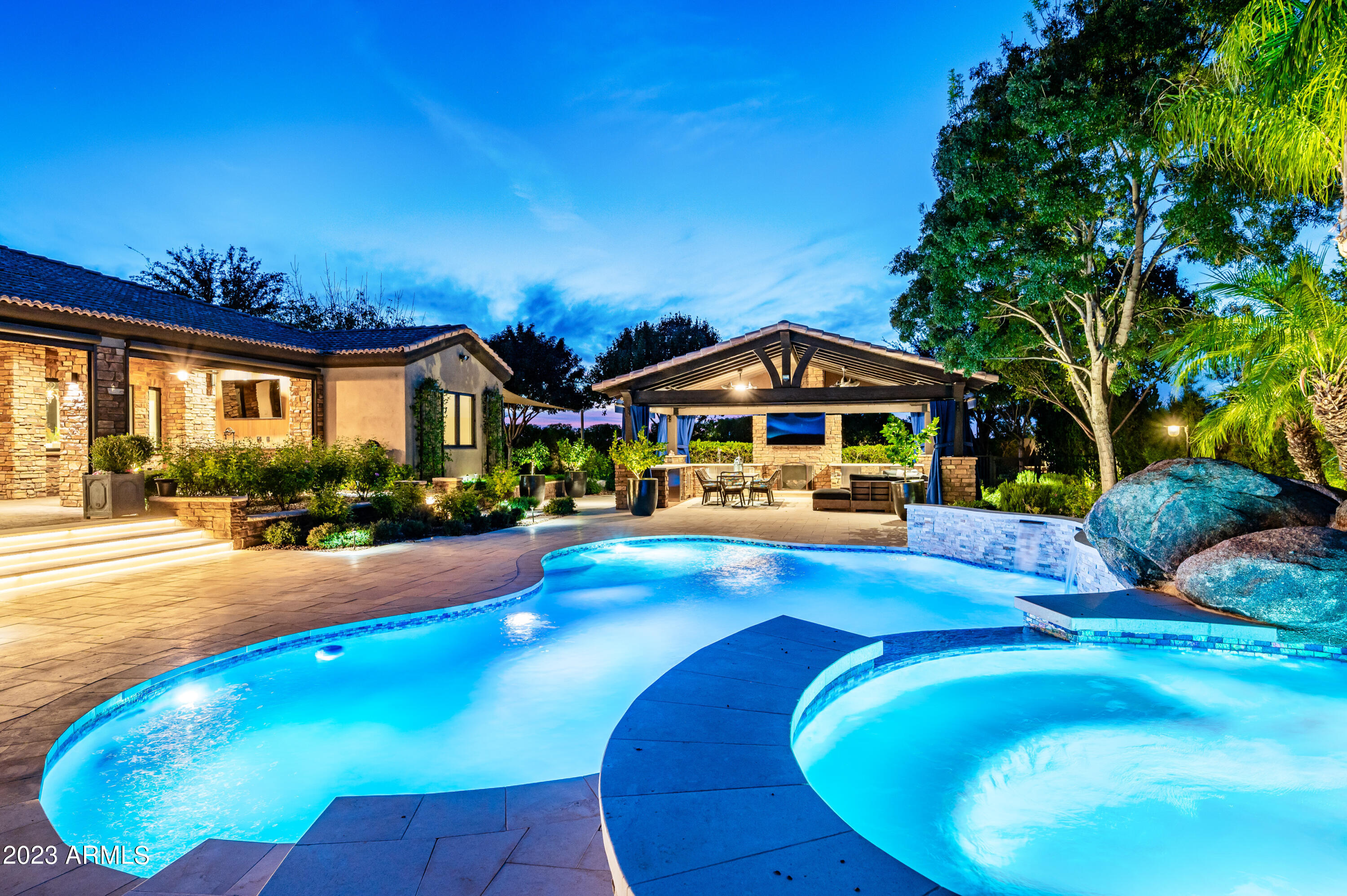 2026 E AVENIDA DEL VALLE Court