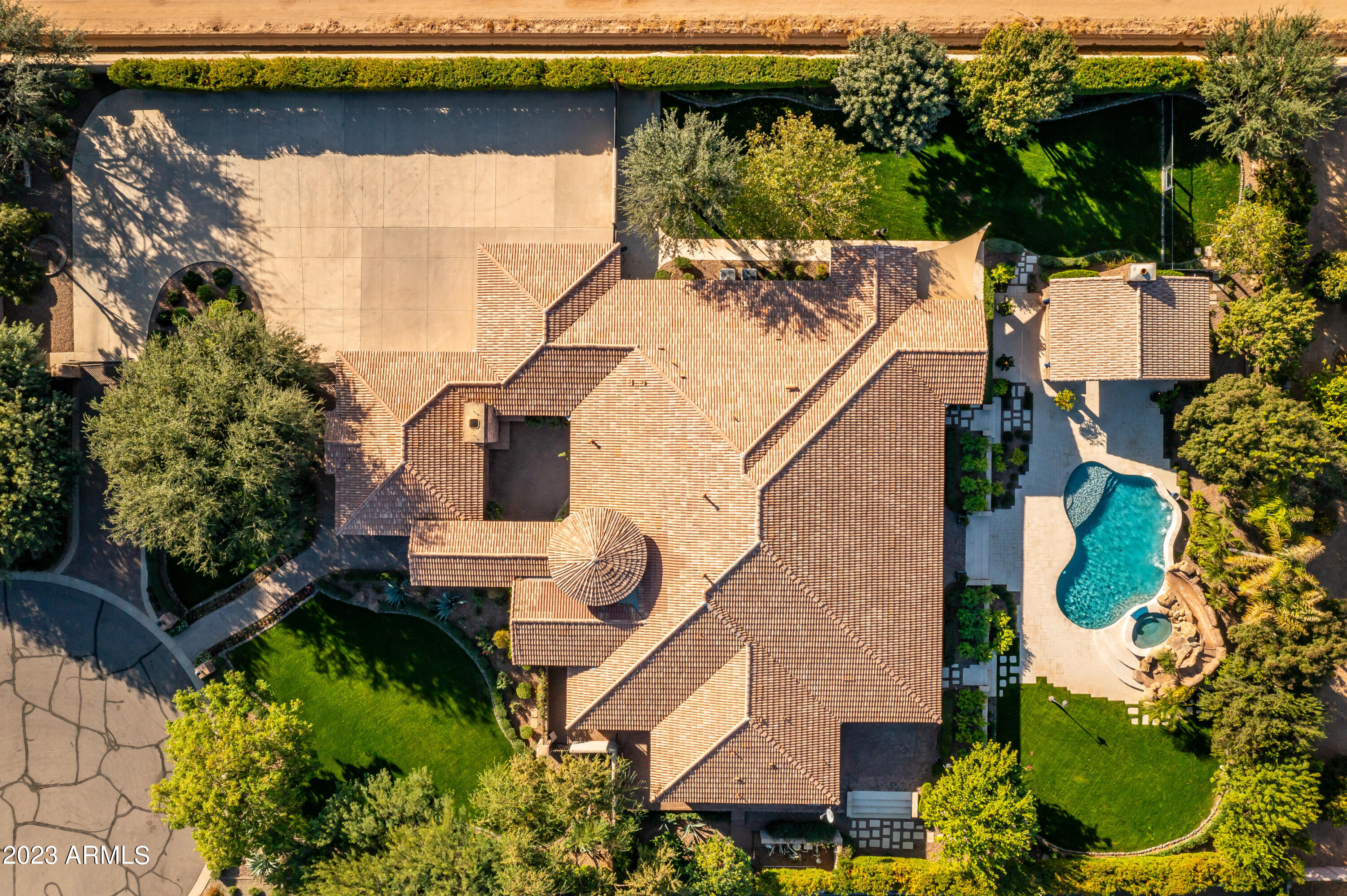 2026 E AVENIDA DEL VALLE Court