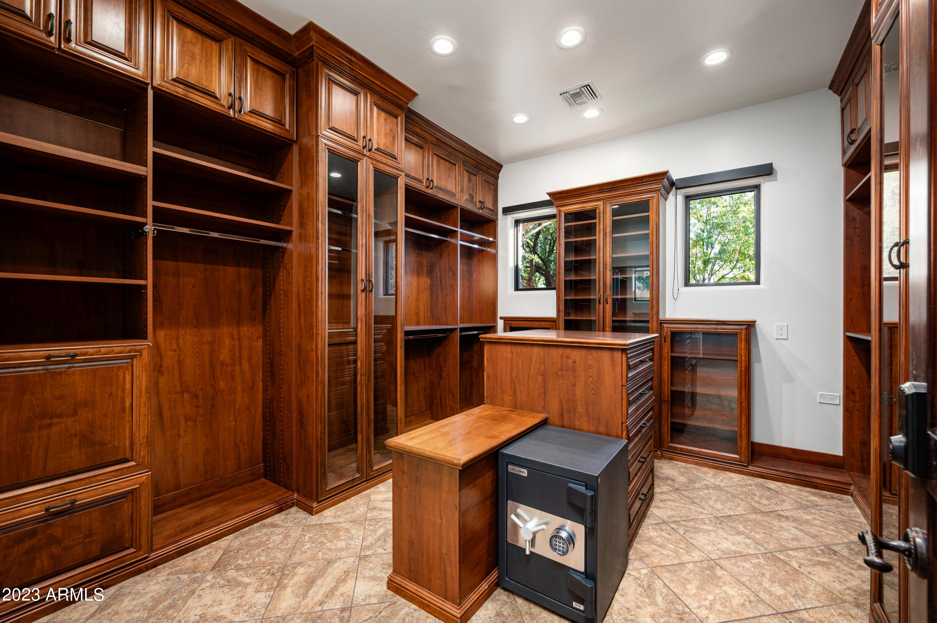 2026 E AVENIDA DEL VALLE Court