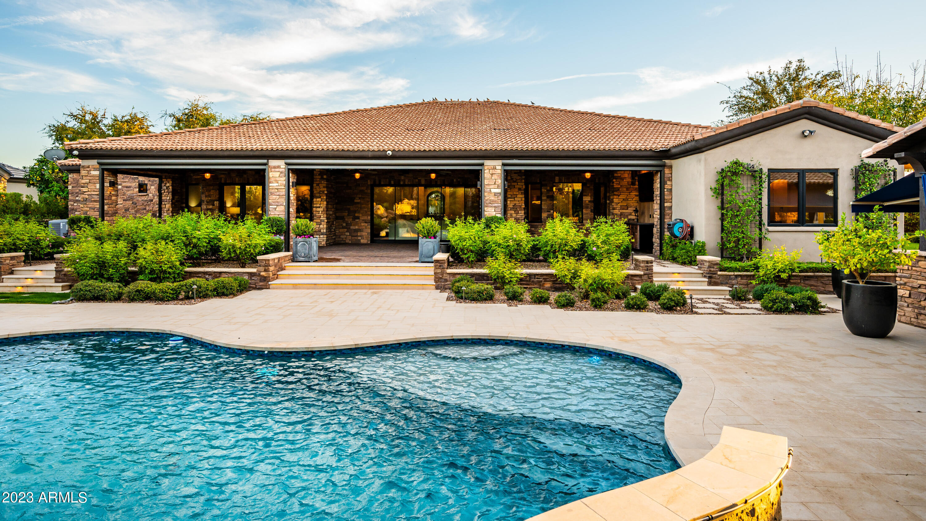 2026 E AVENIDA DEL VALLE Court