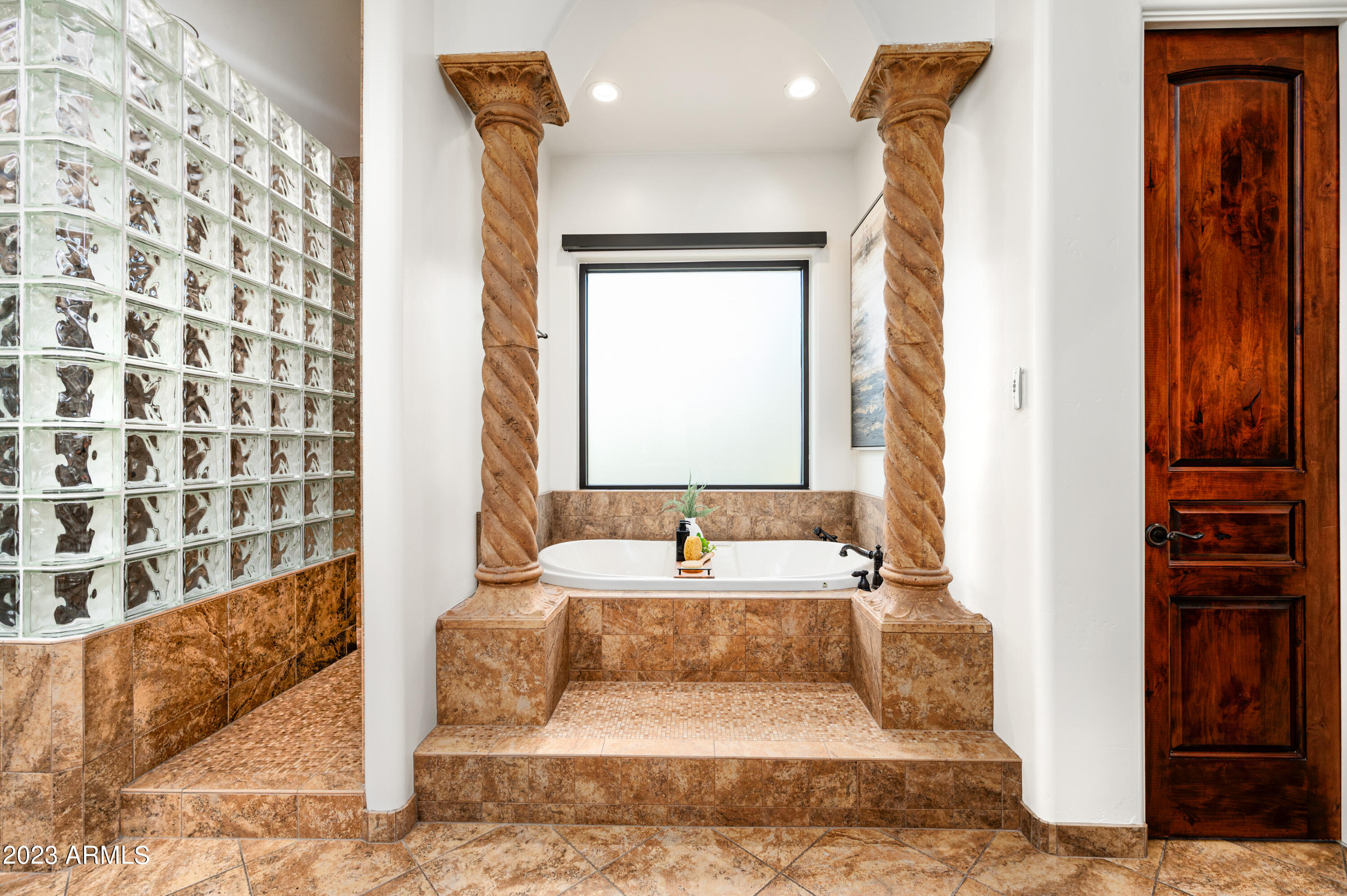 2026 E AVENIDA DEL VALLE Court