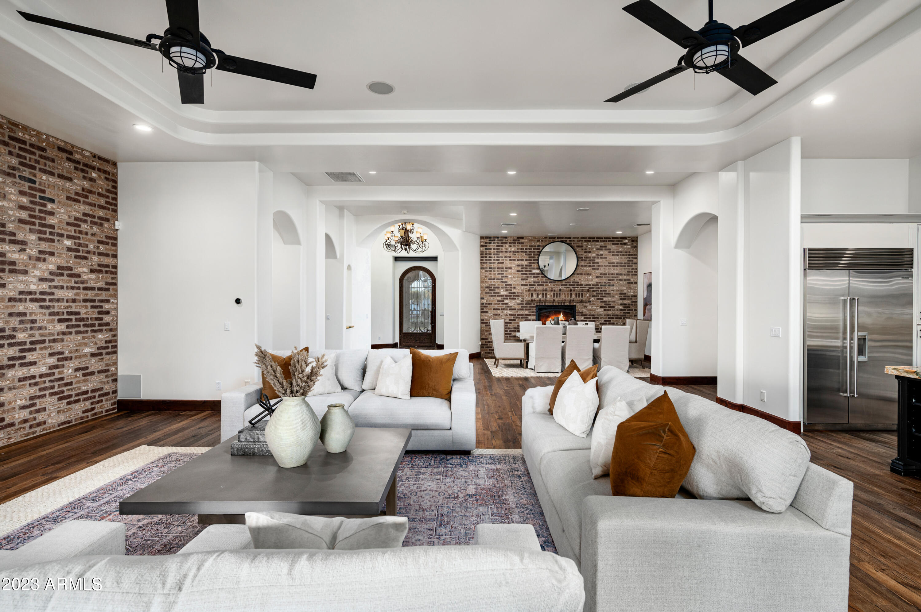 2026 E AVENIDA DEL VALLE Court