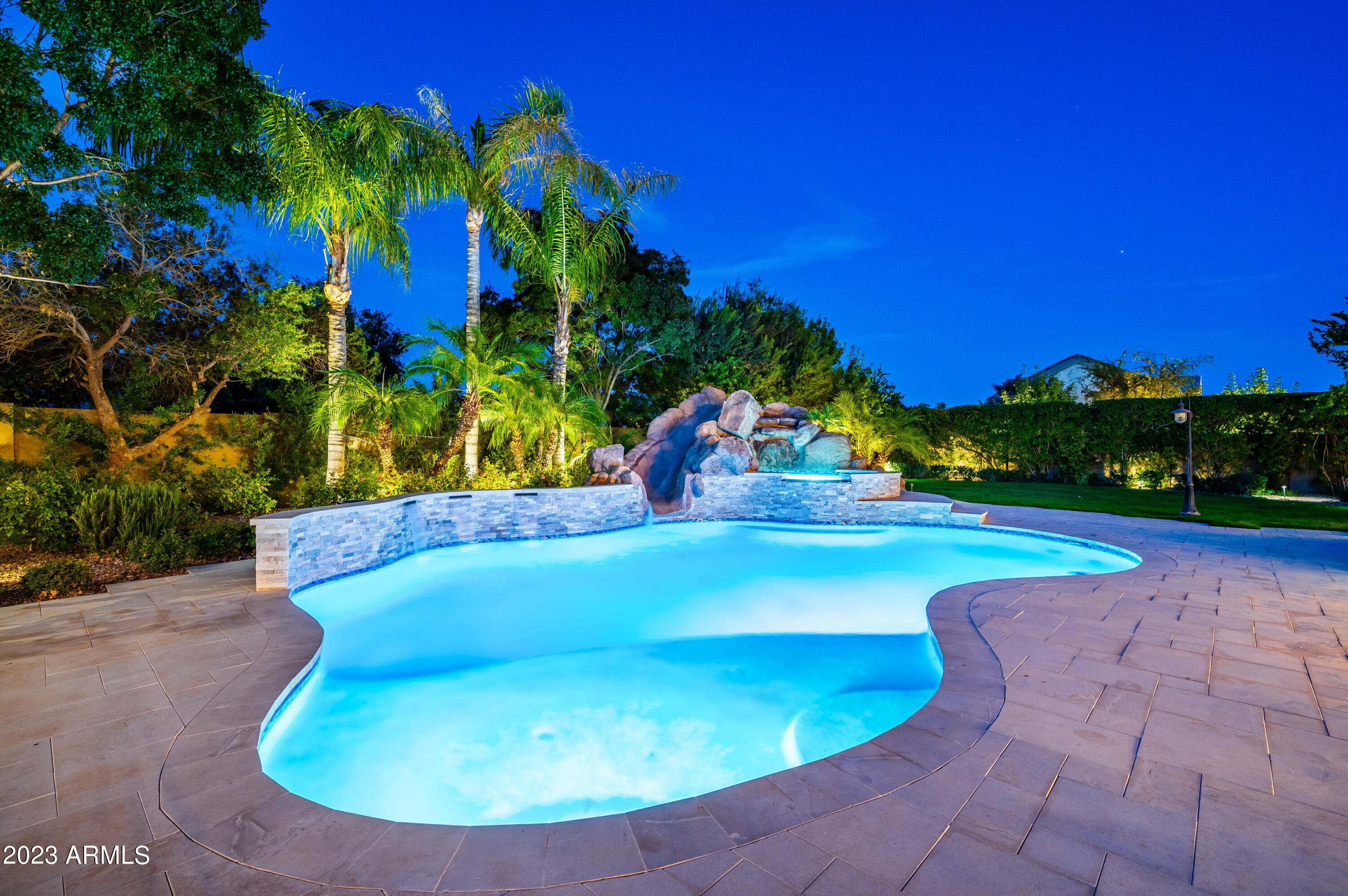 2026 E AVENIDA DEL VALLE Court