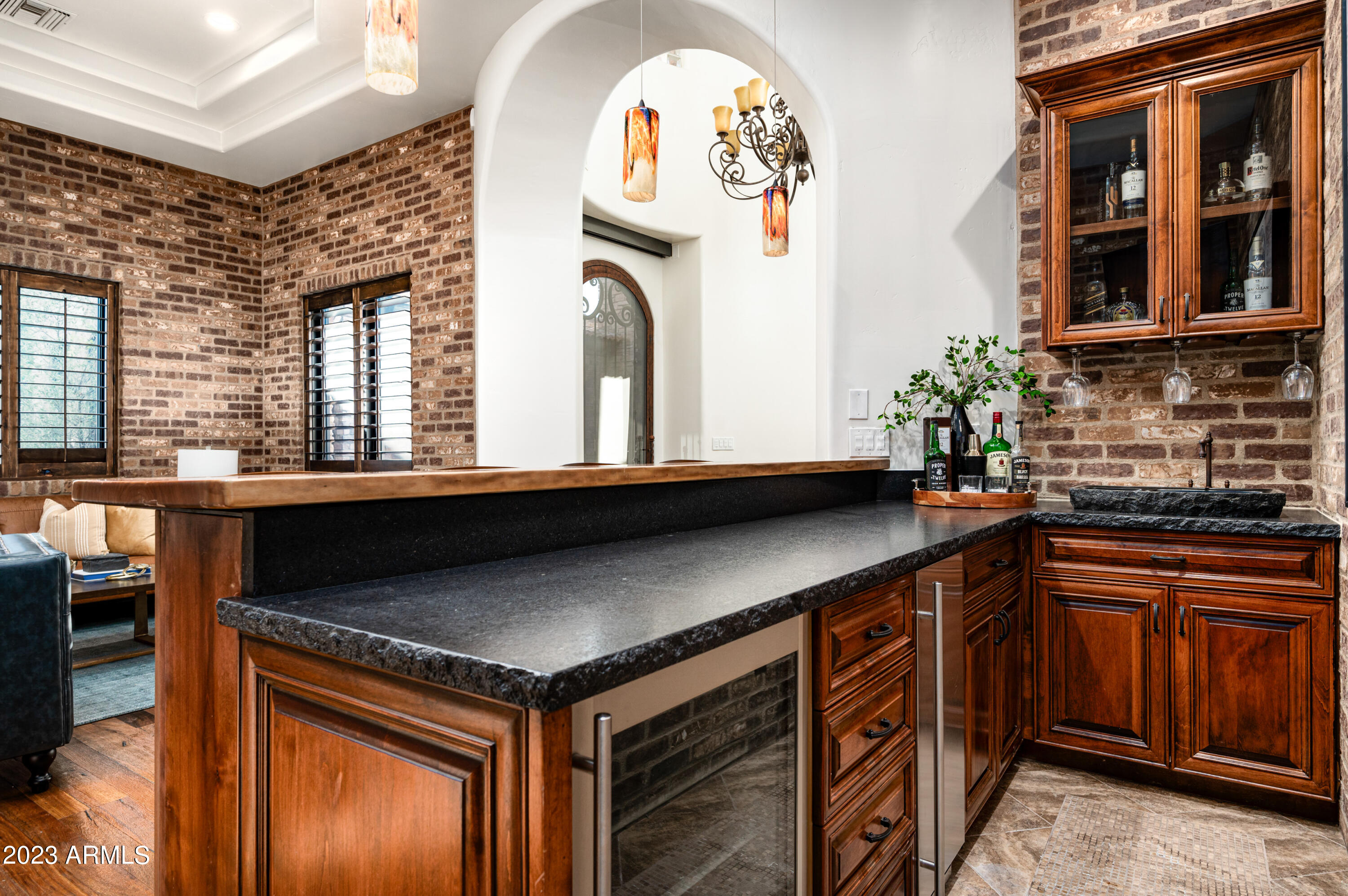 2026 E AVENIDA DEL VALLE Court