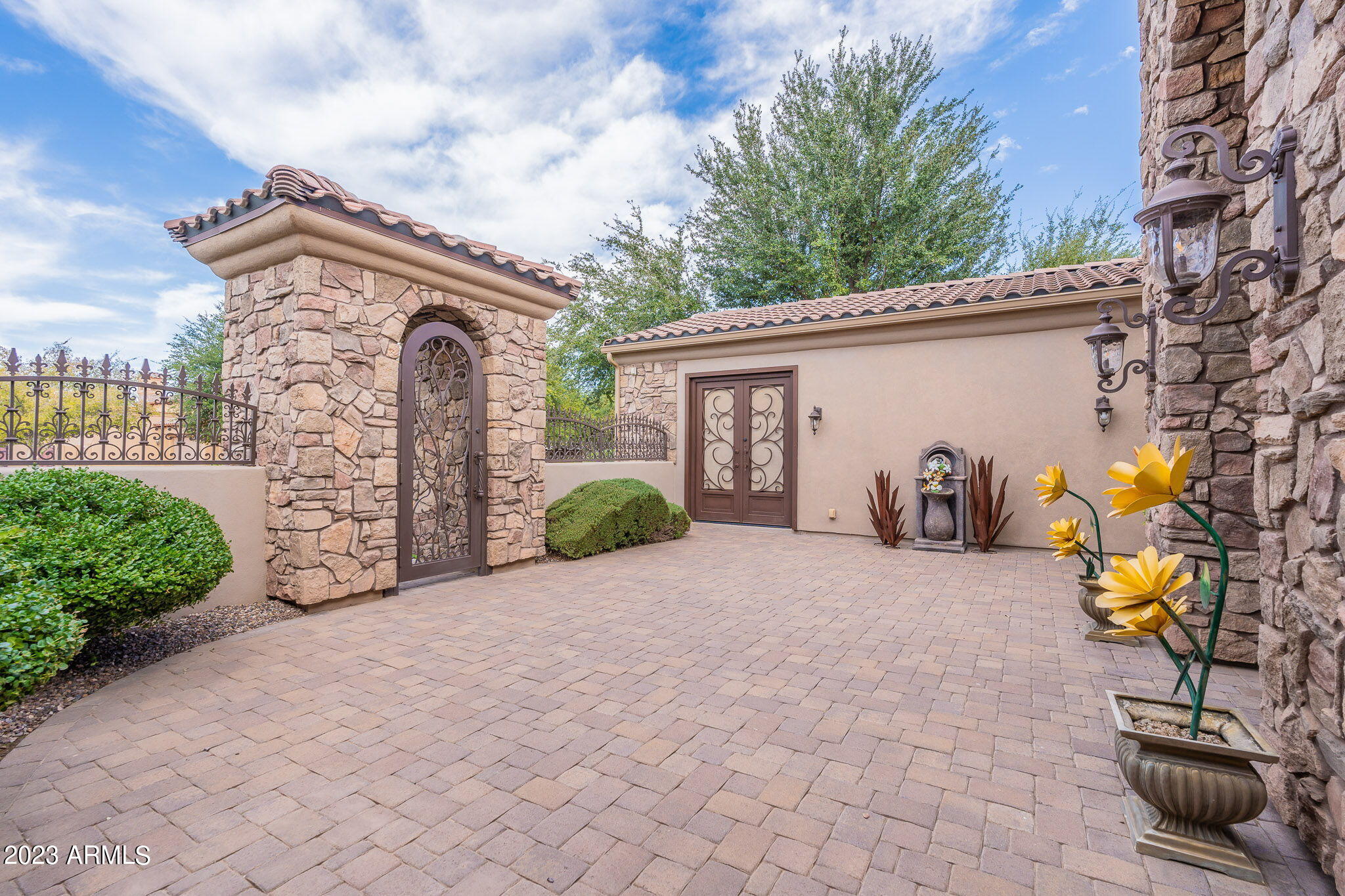 3881 E Bellerive Drive