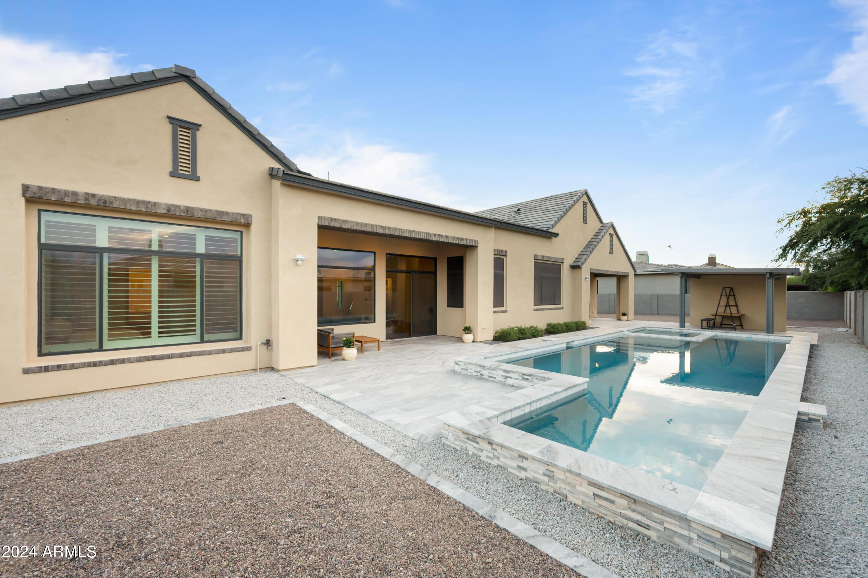 2748 E HUMMINGBIRD Way