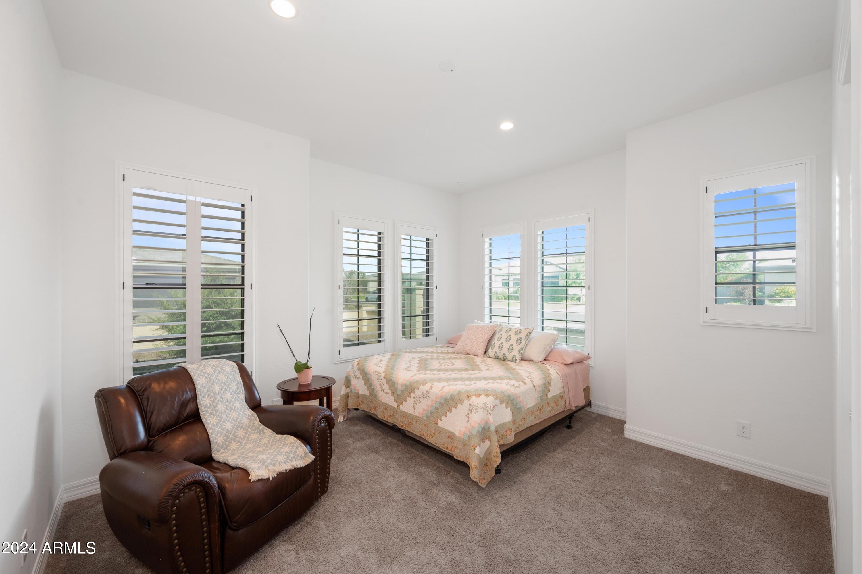 2748 E HUMMINGBIRD Way