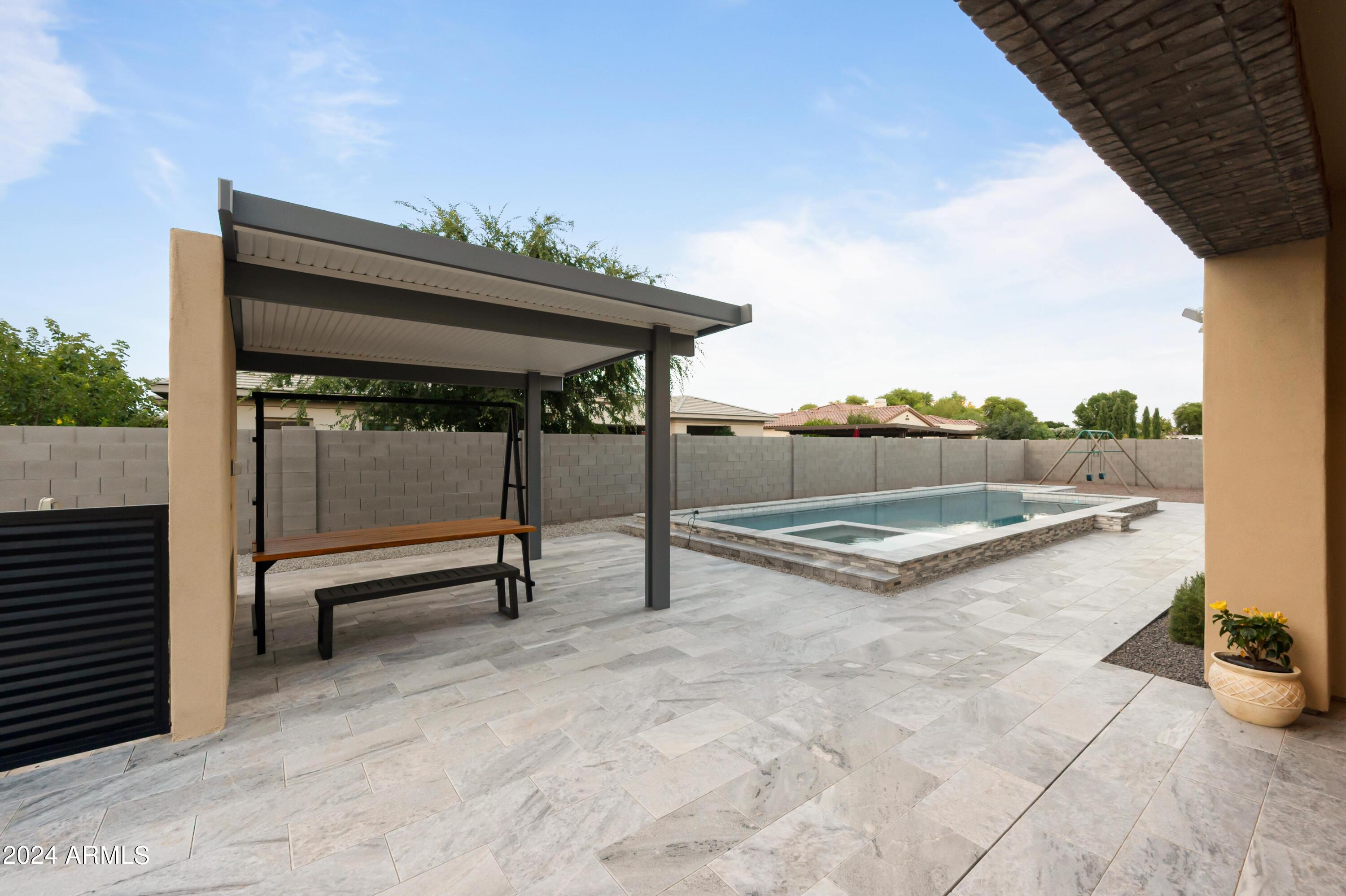 2748 E HUMMINGBIRD Way