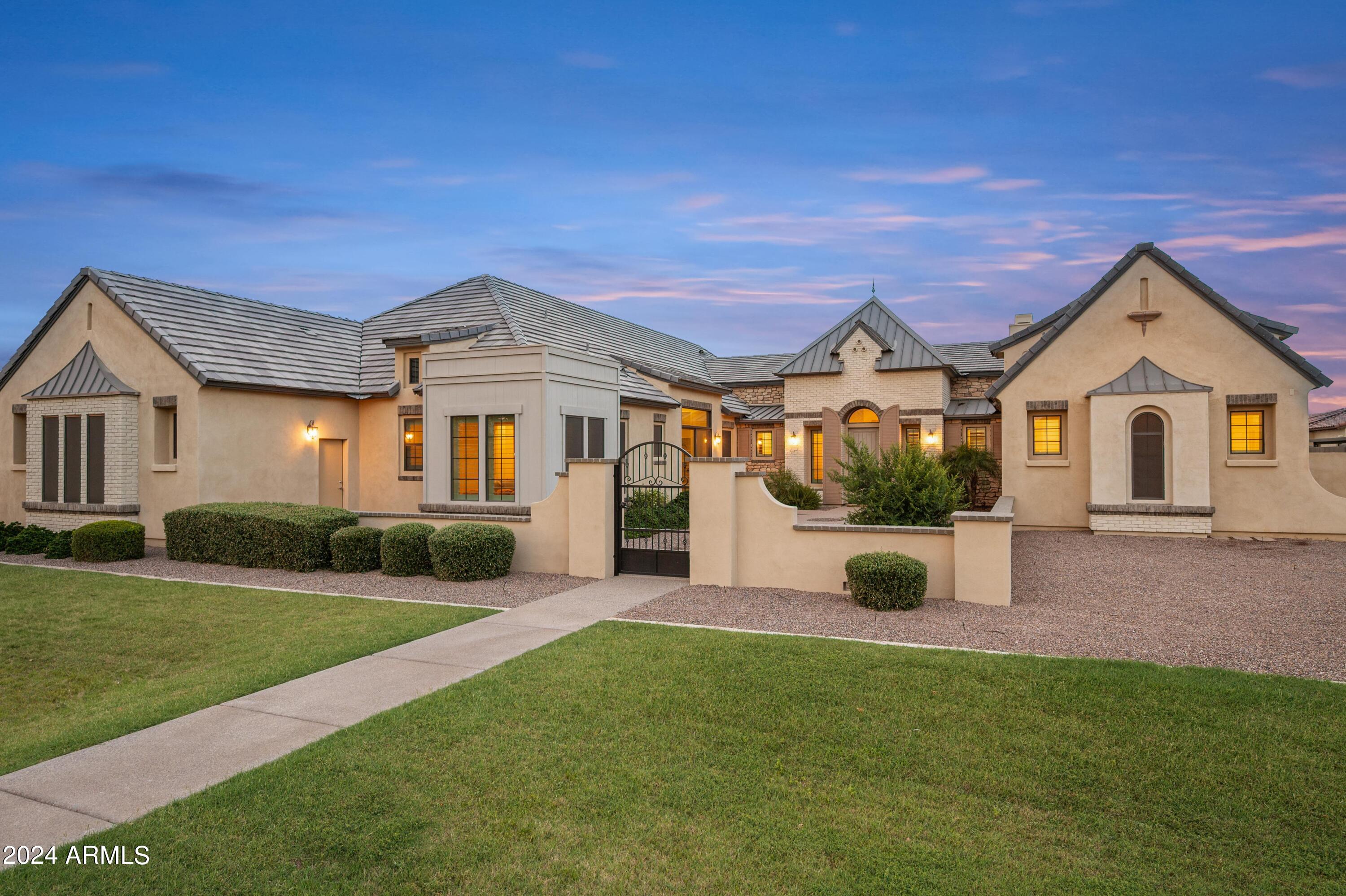 2748 E HUMMINGBIRD Way