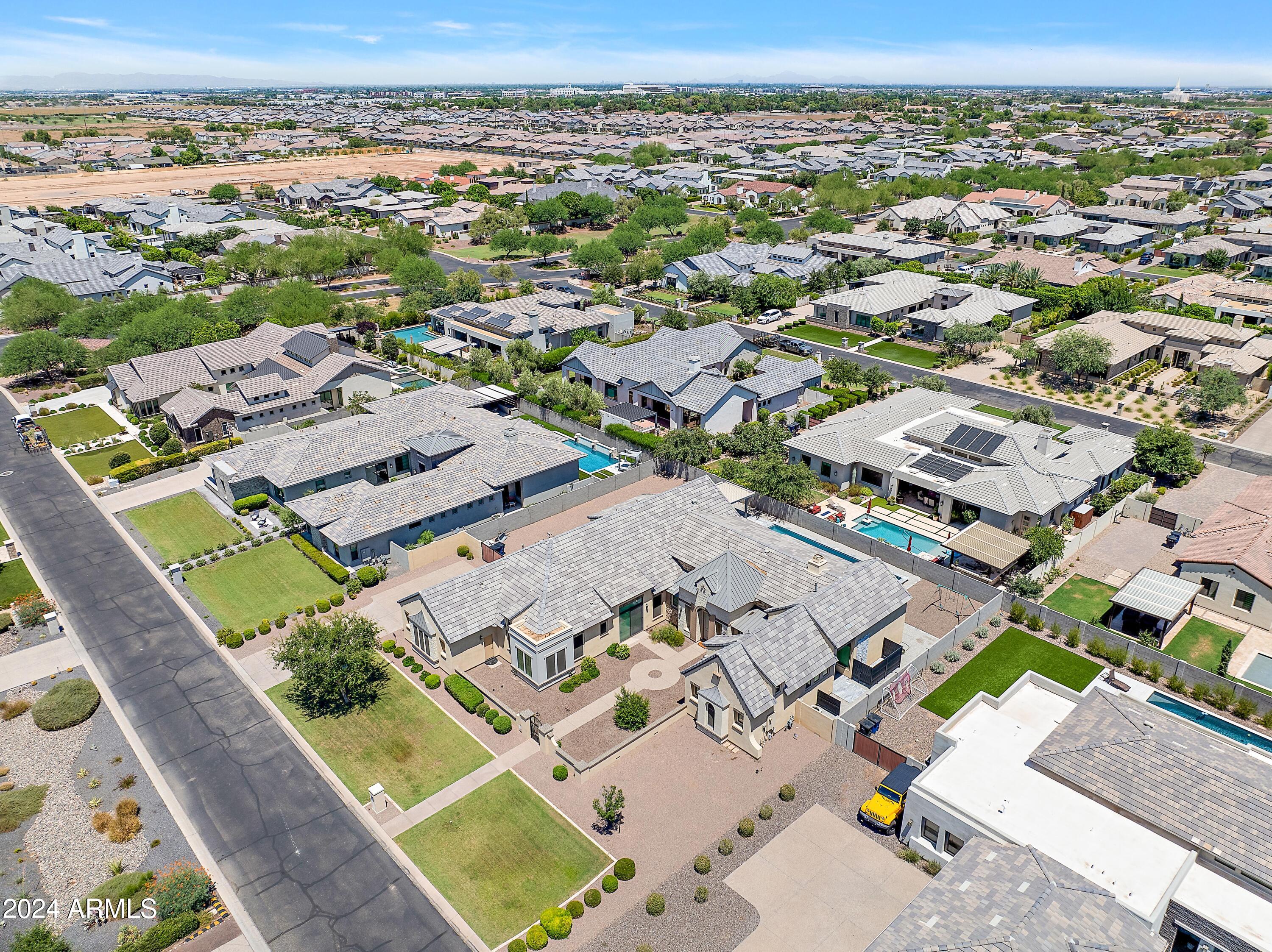 2748 E HUMMINGBIRD Way