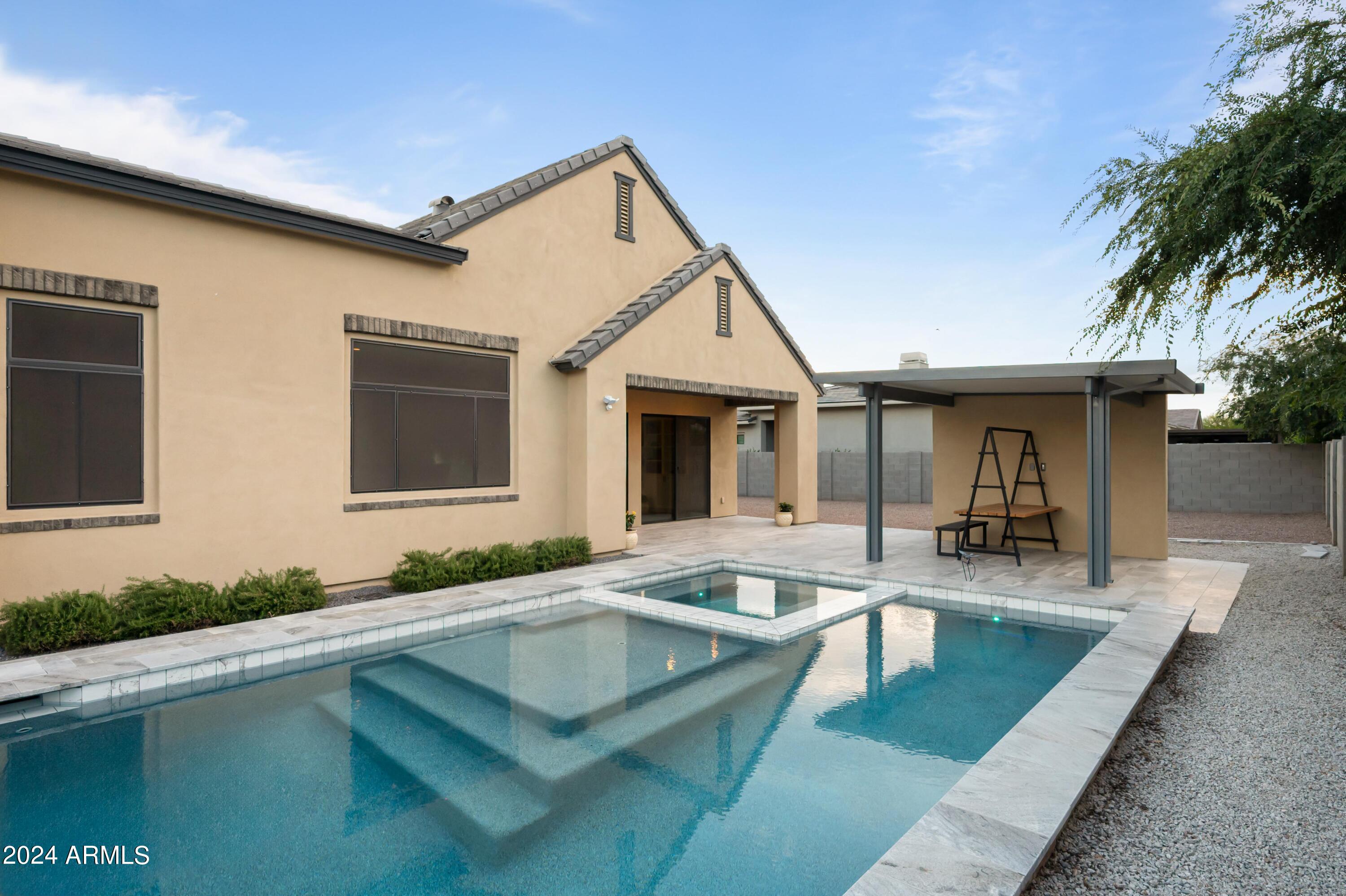 2748 E HUMMINGBIRD Way