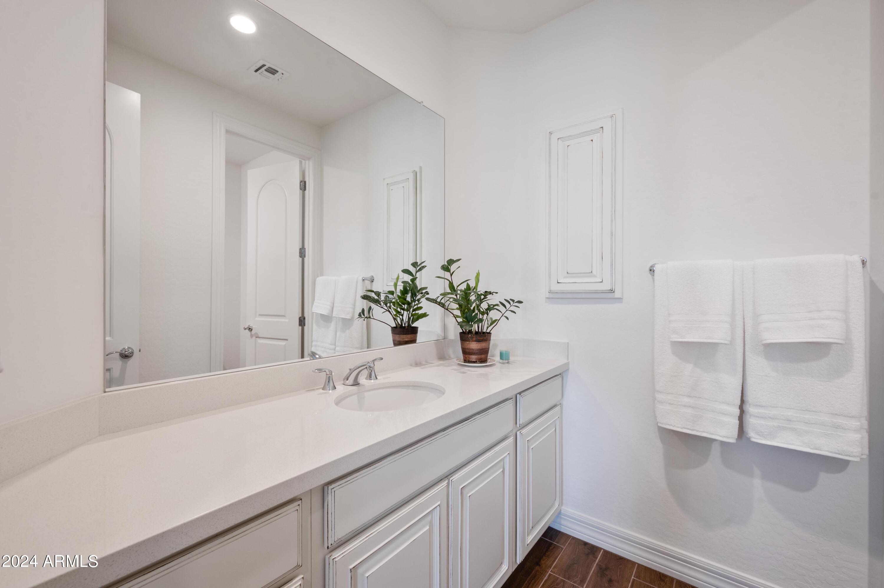 2748 E HUMMINGBIRD Way