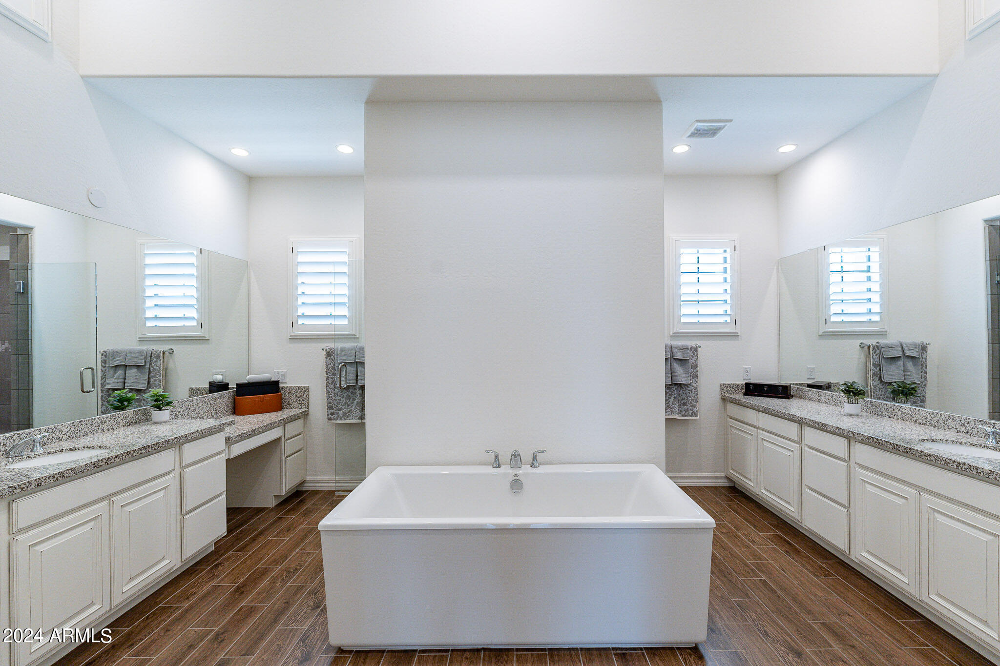 2748 E HUMMINGBIRD Way