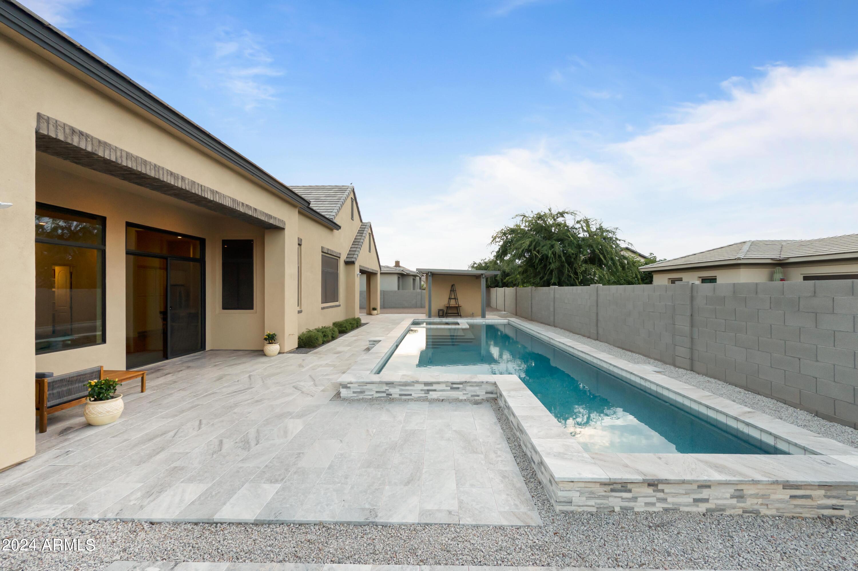 2748 E HUMMINGBIRD Way