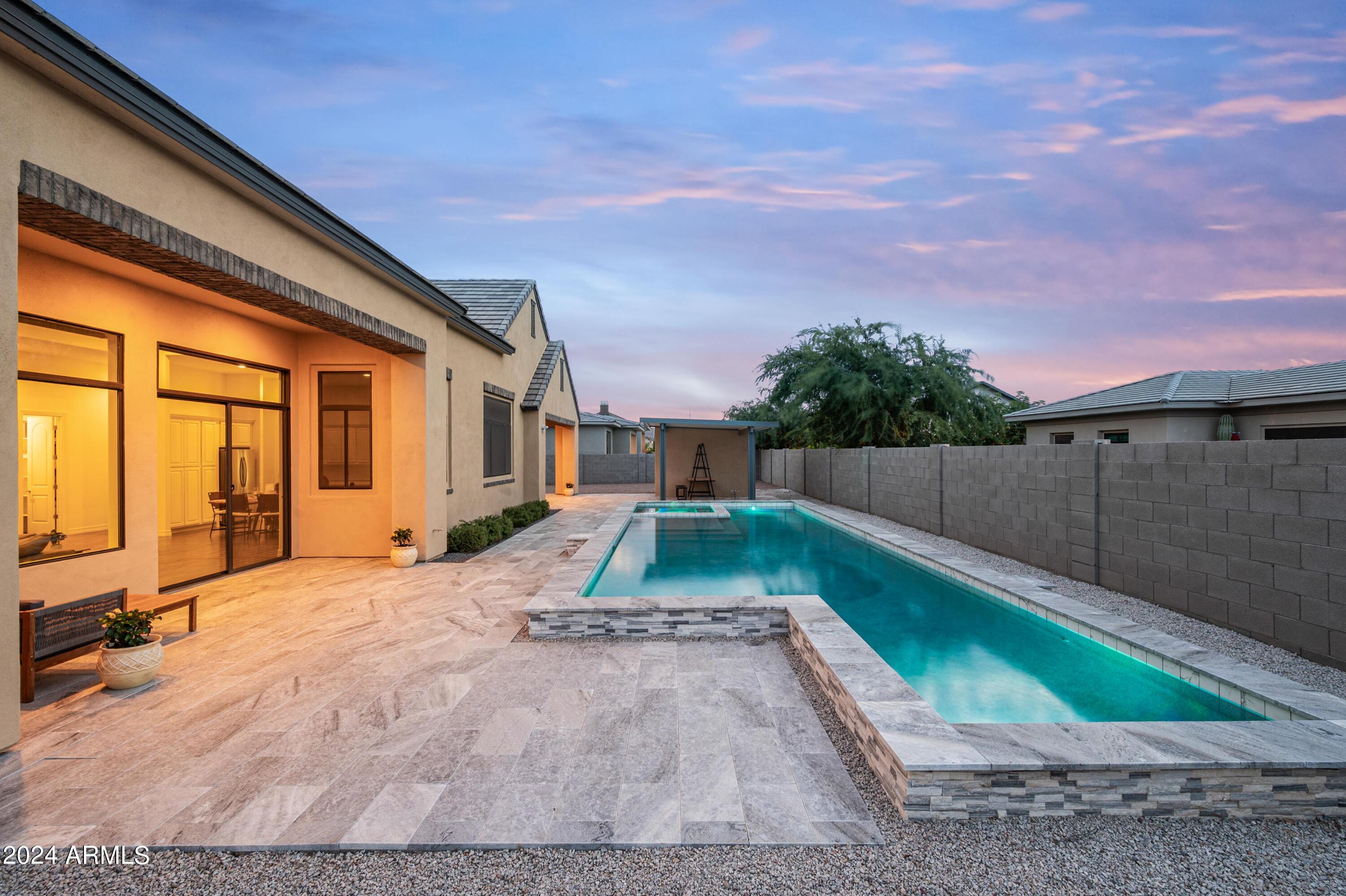 2748 E HUMMINGBIRD Way