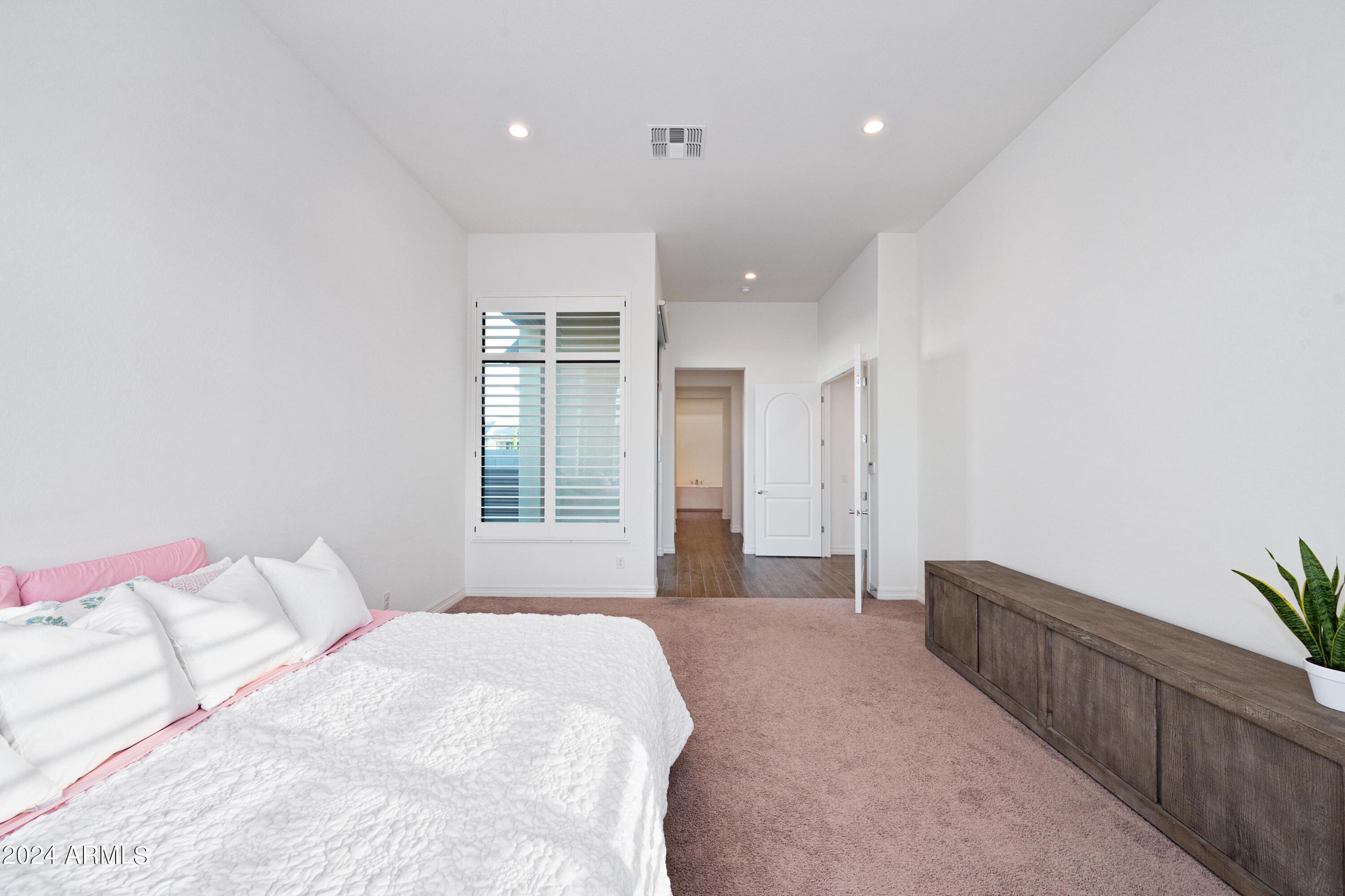 2748 E HUMMINGBIRD Way