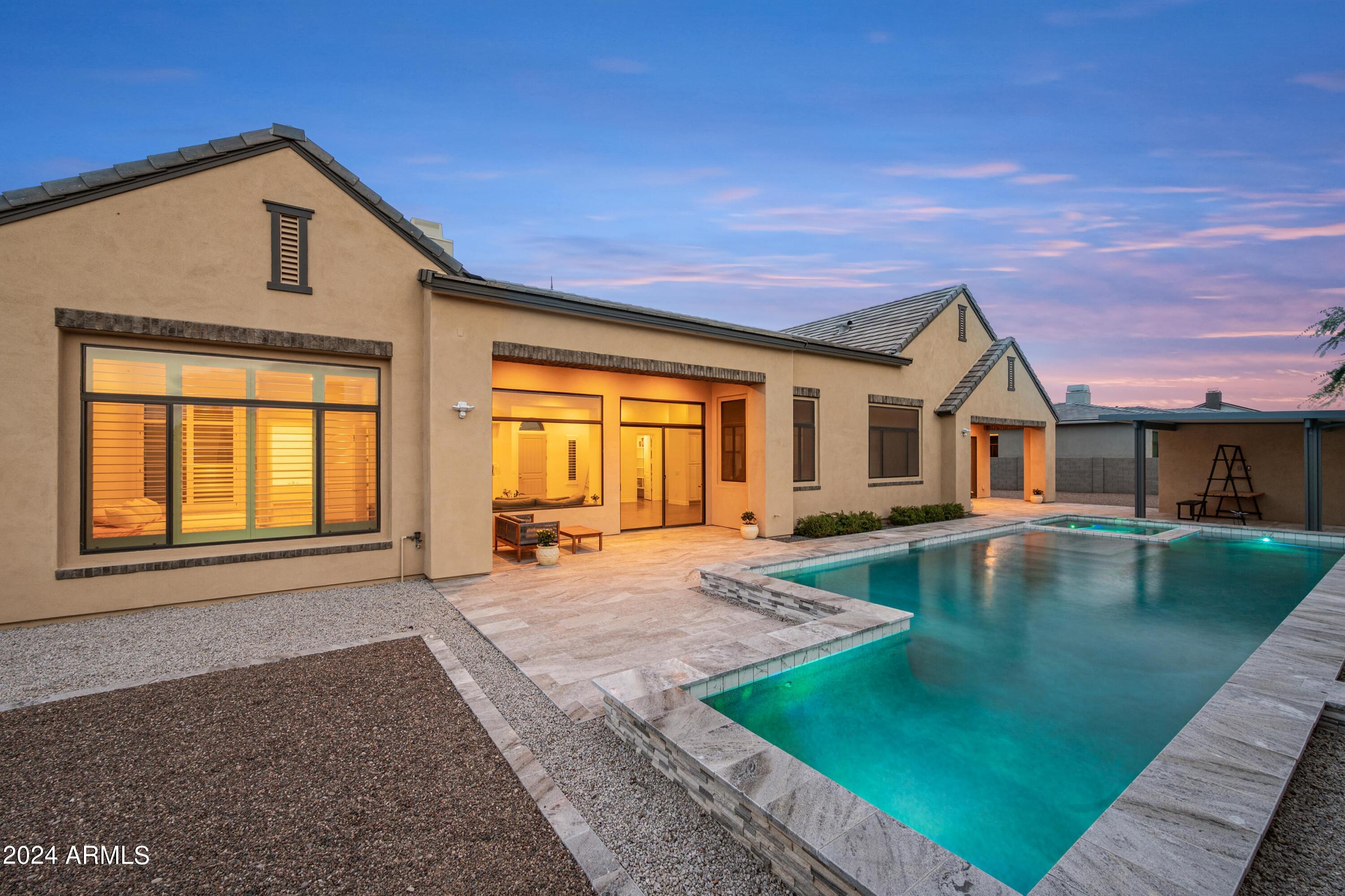 2748 E HUMMINGBIRD Way