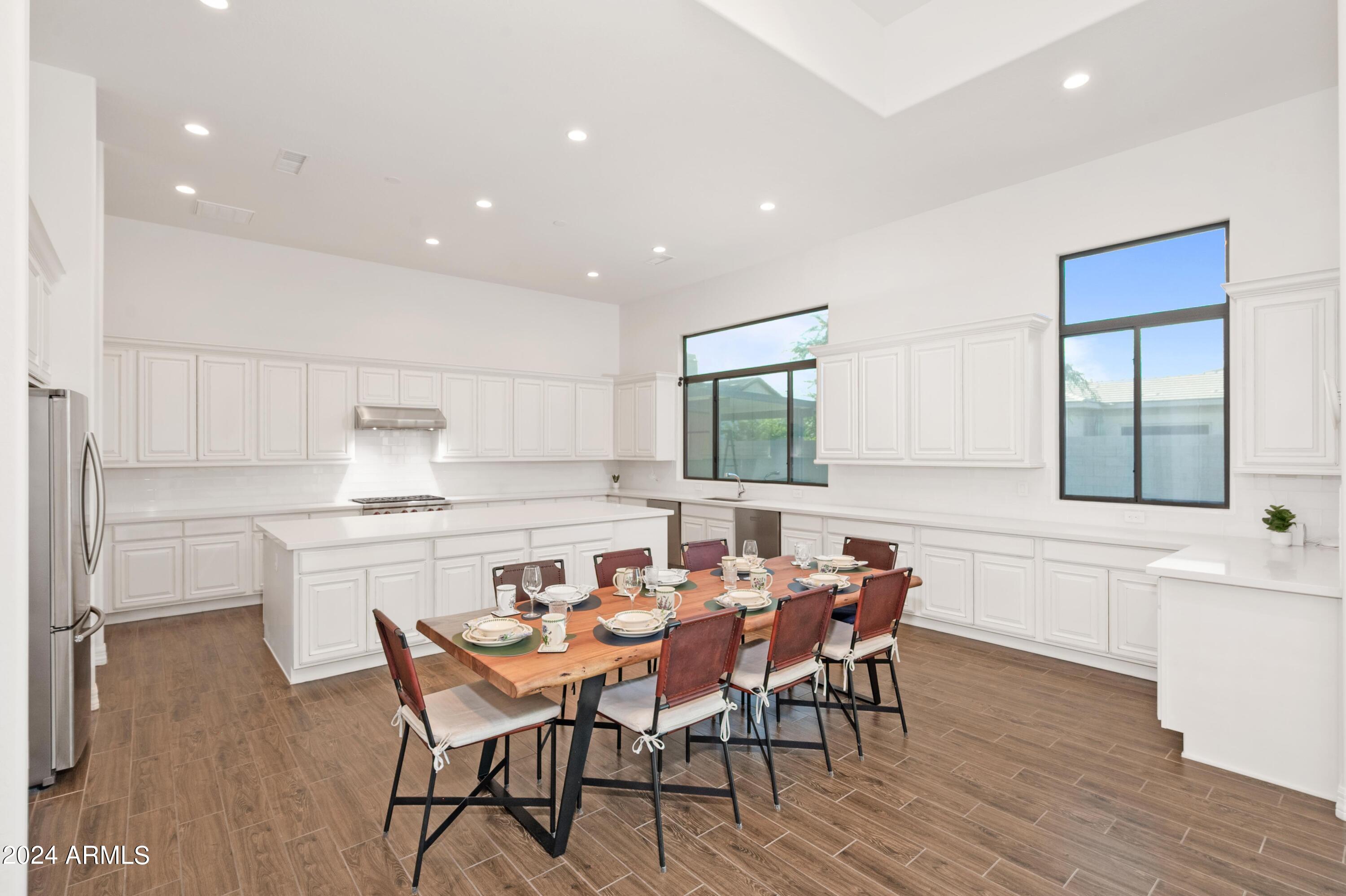 2748 E HUMMINGBIRD Way