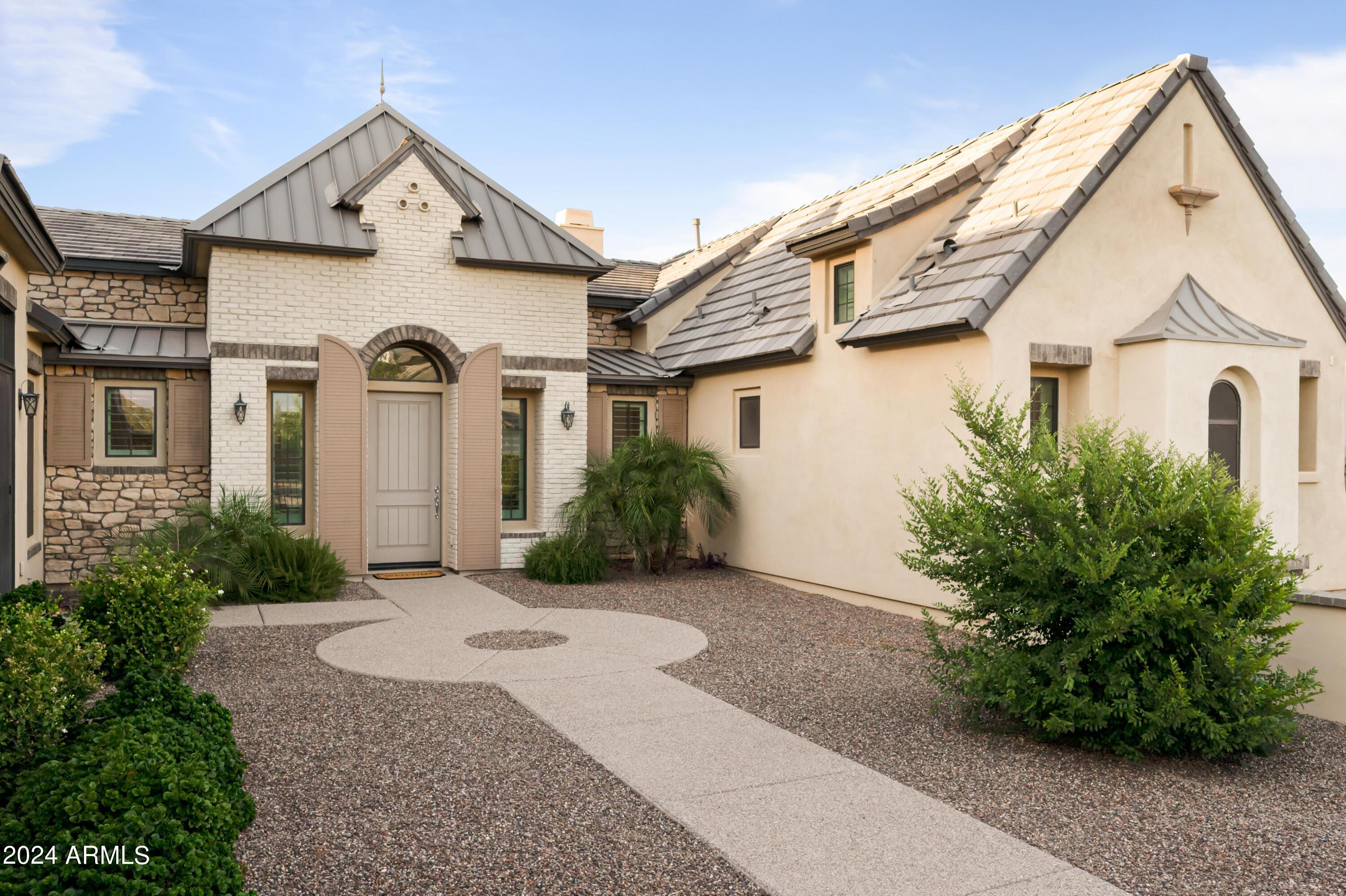 2748 E HUMMINGBIRD Way