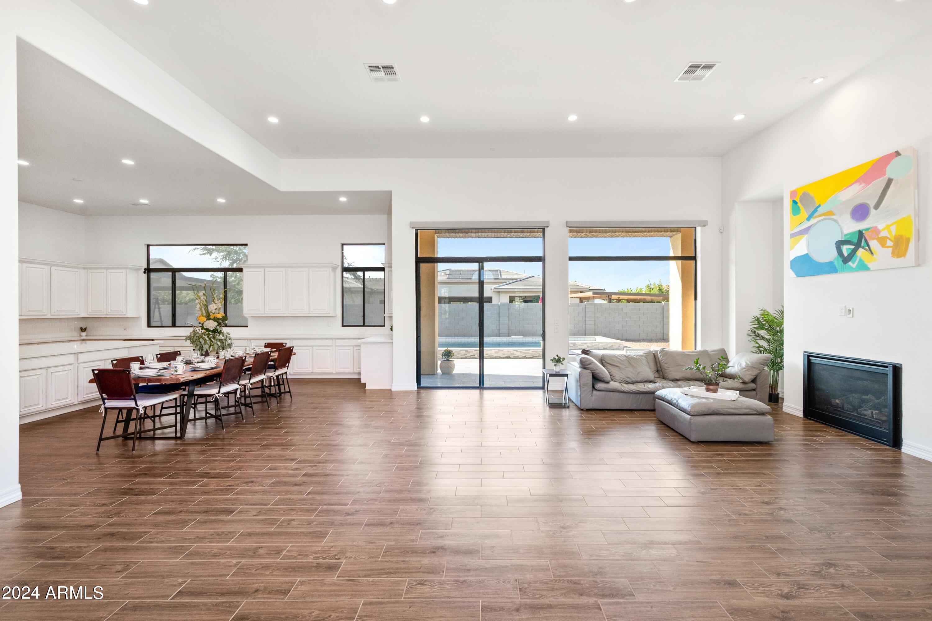 2748 E HUMMINGBIRD Way