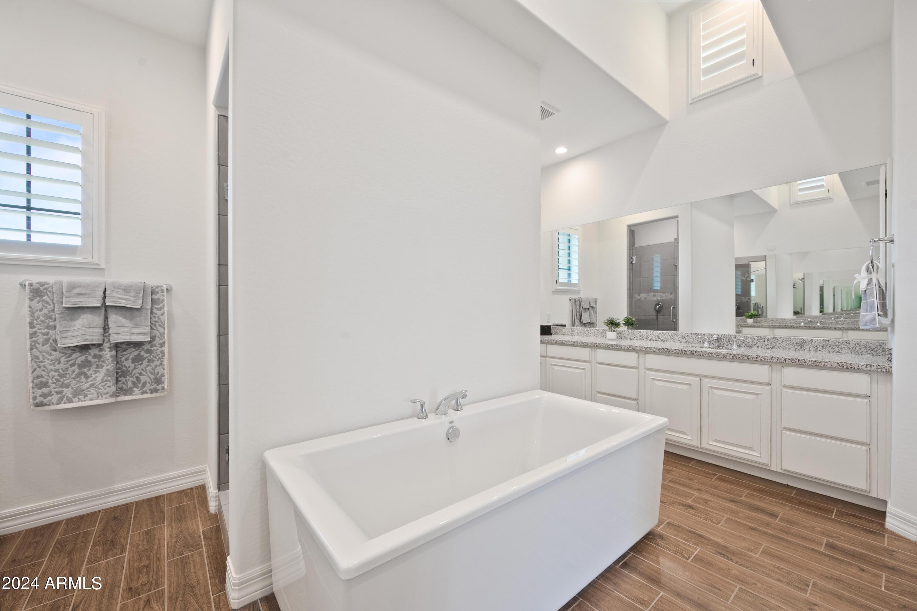 2748 E HUMMINGBIRD Way