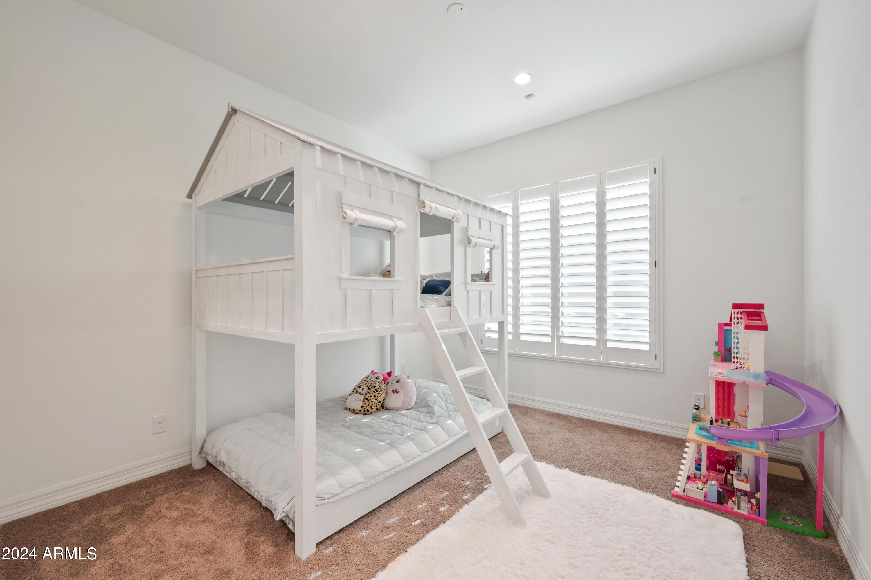 2748 E HUMMINGBIRD Way