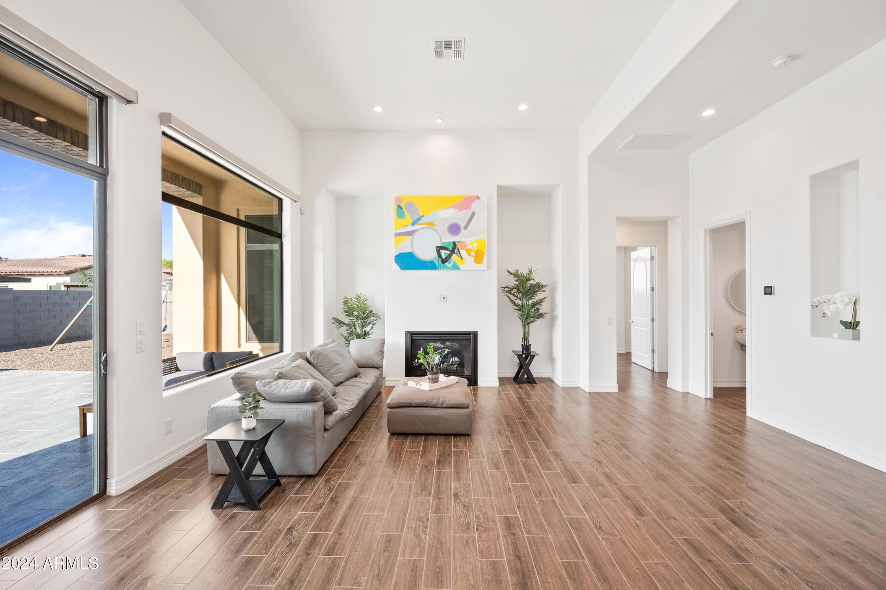 2748 E HUMMINGBIRD Way