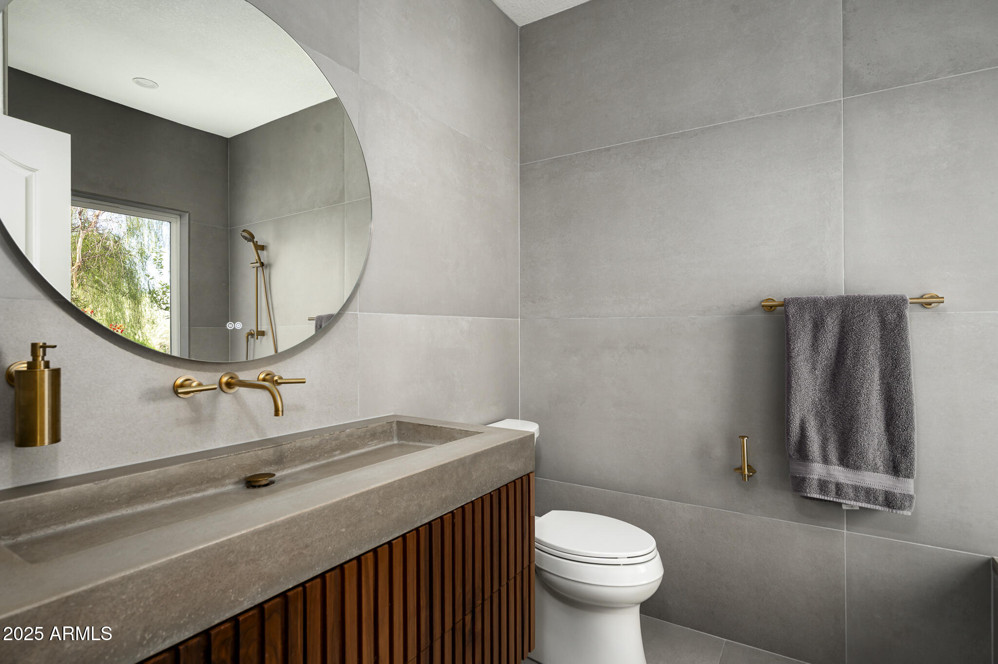 3977 E Paradise View Drive