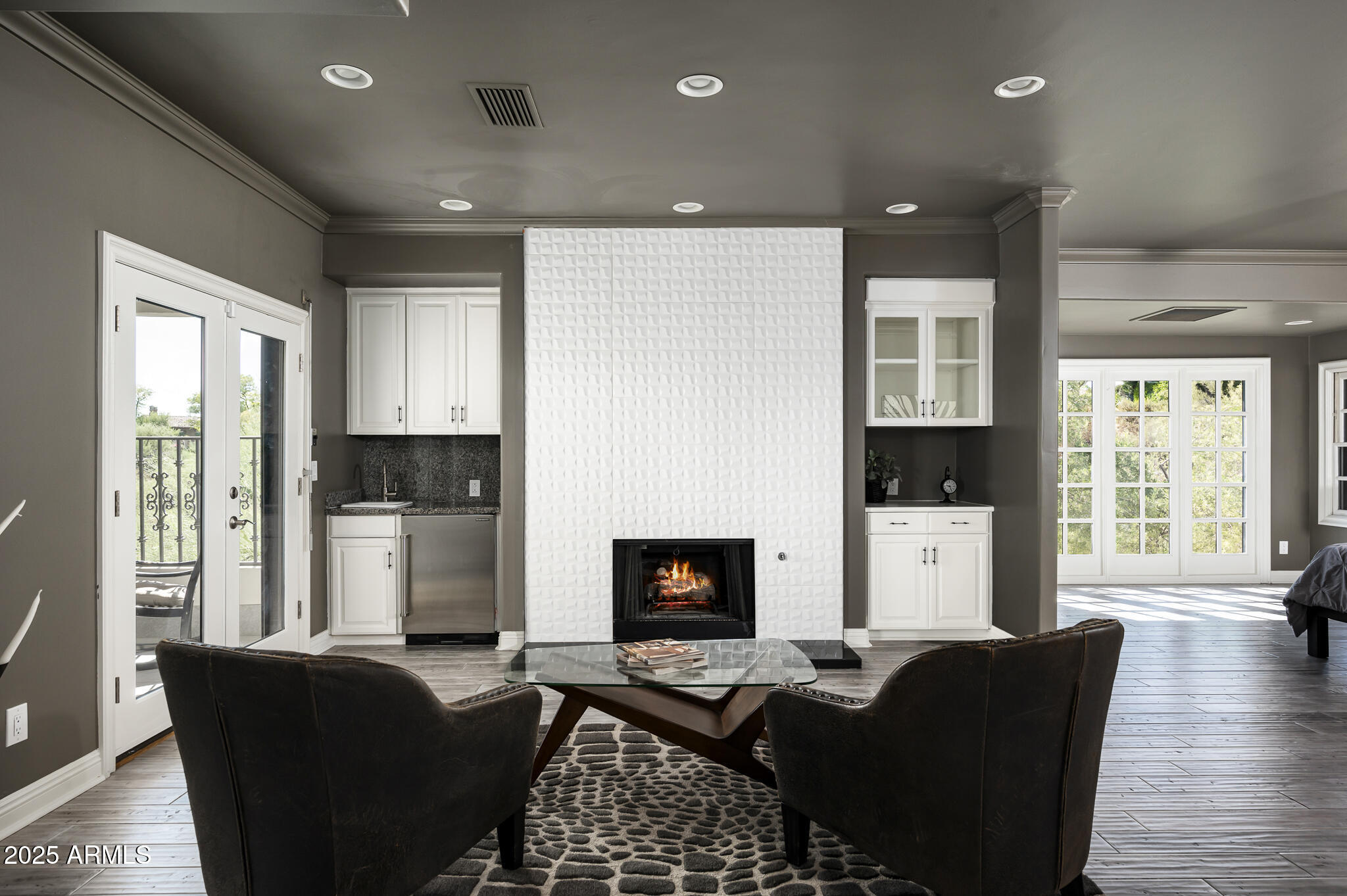 3977 E Paradise View Drive